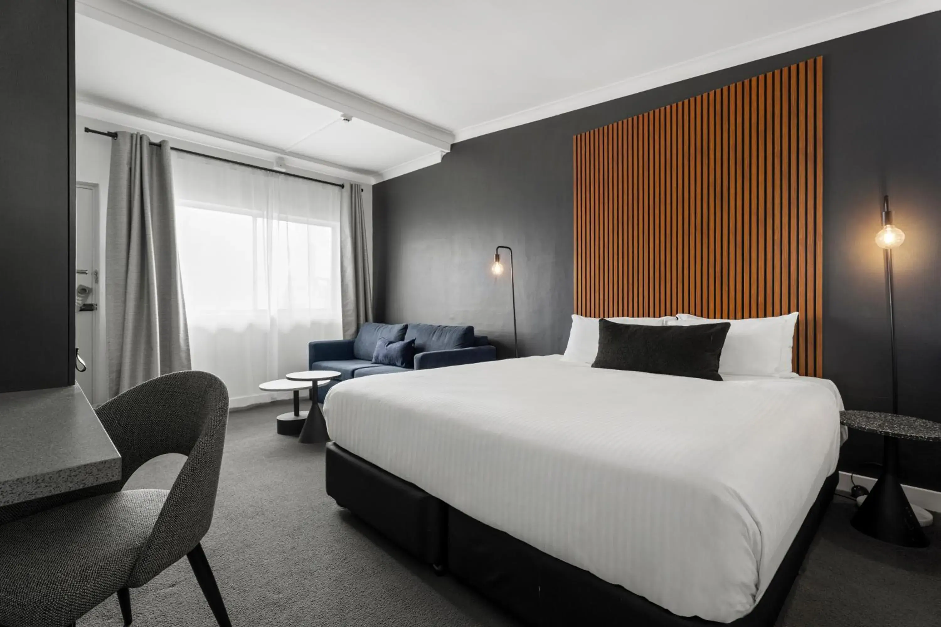 Deluxe King Room in Motel Echo Point Deluxe King Room in Motel Echo Point