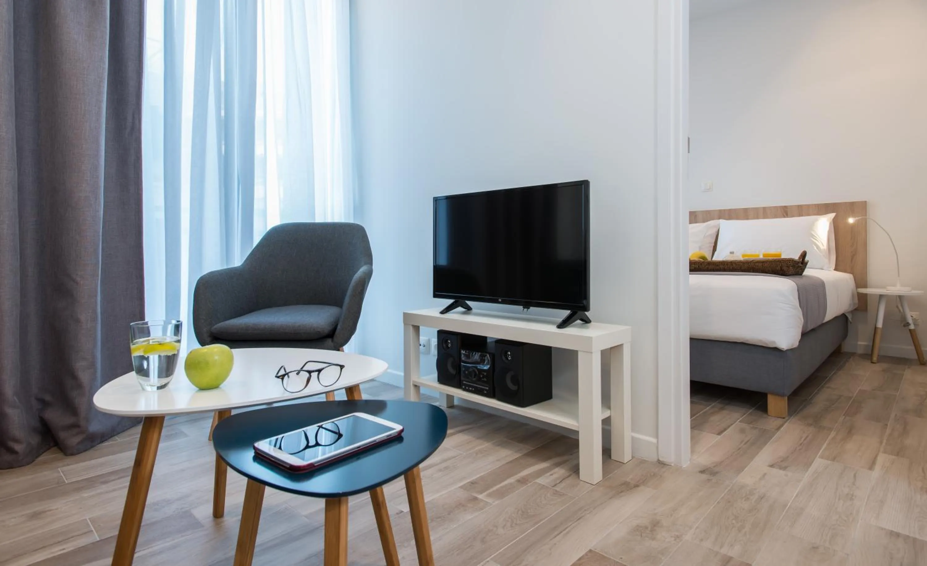 Living room, Bed in Spot Apart