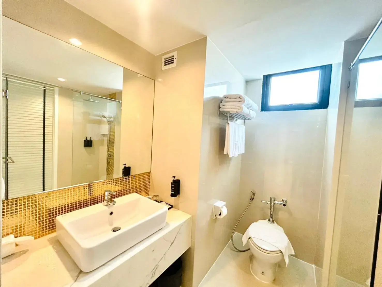 Grand Deluxe Room in FuramaXclusive Pratunam Park Hotel Grand Deluxe Room in FuramaXclusive Pratunam Park Hotel