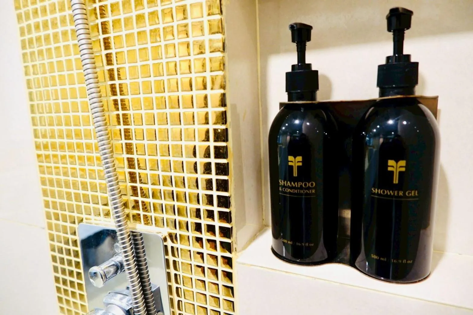 Shower in FuramaXclusive Pratunam Park Hotel