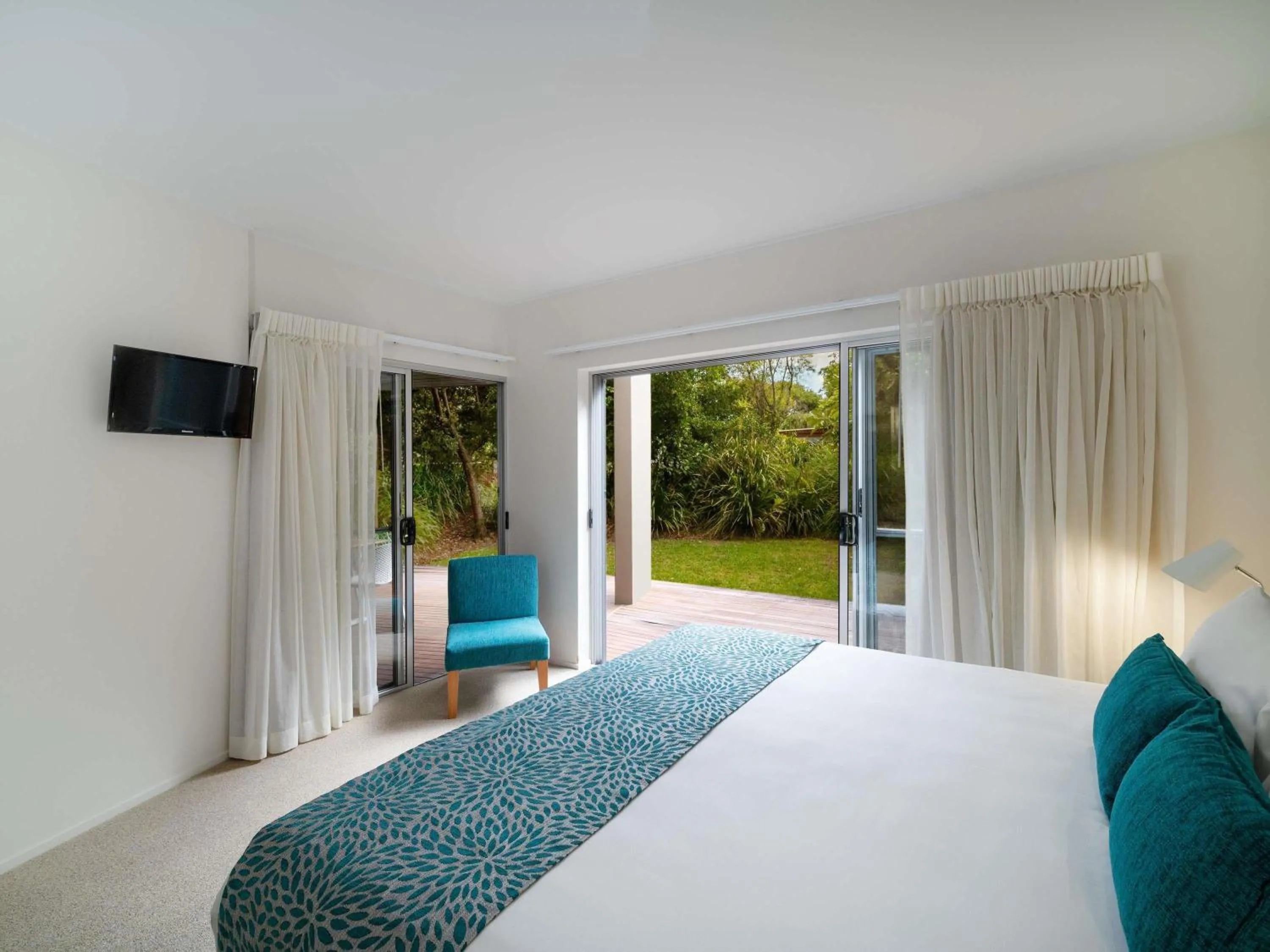 Bedroom, Bed in The Sebel Twin Waters