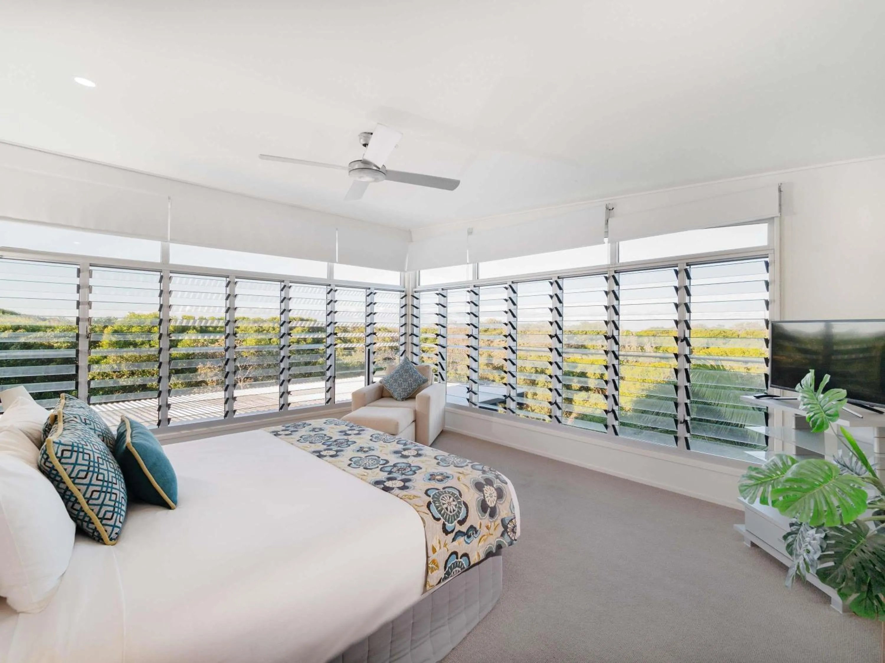 Bedroom, Bed in The Sebel Twin Waters