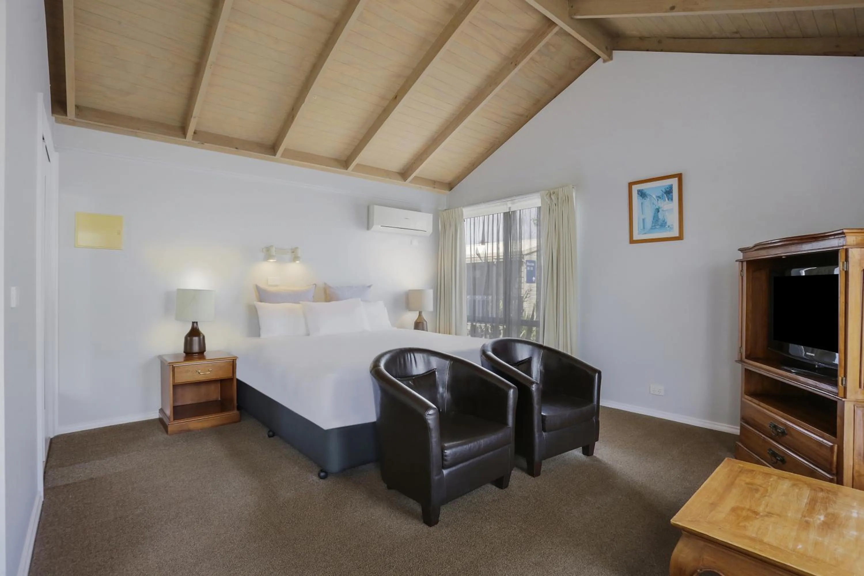 Photo of the whole room, Bed in The Great Ocean Road Studios