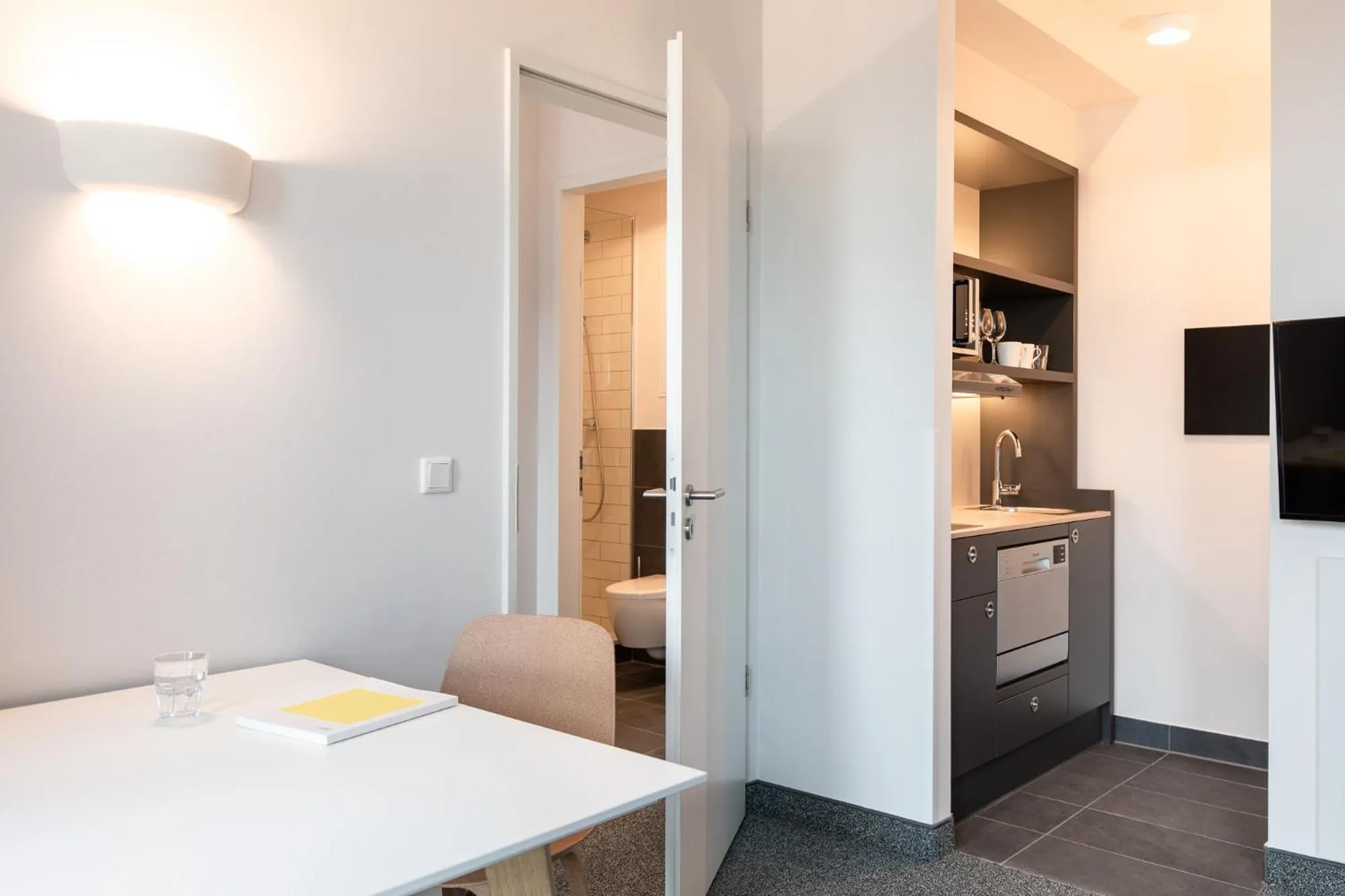 Kitchen or kitchenette, Bed in sylc. Apartmenthotel – Serviced Apartments