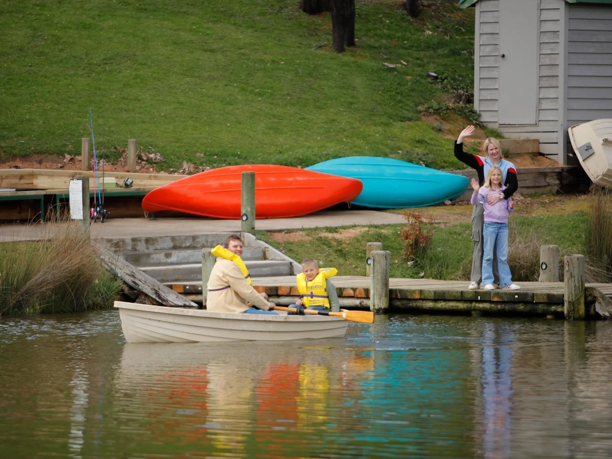 Canoeing in The Sebel Pinnacle Valley