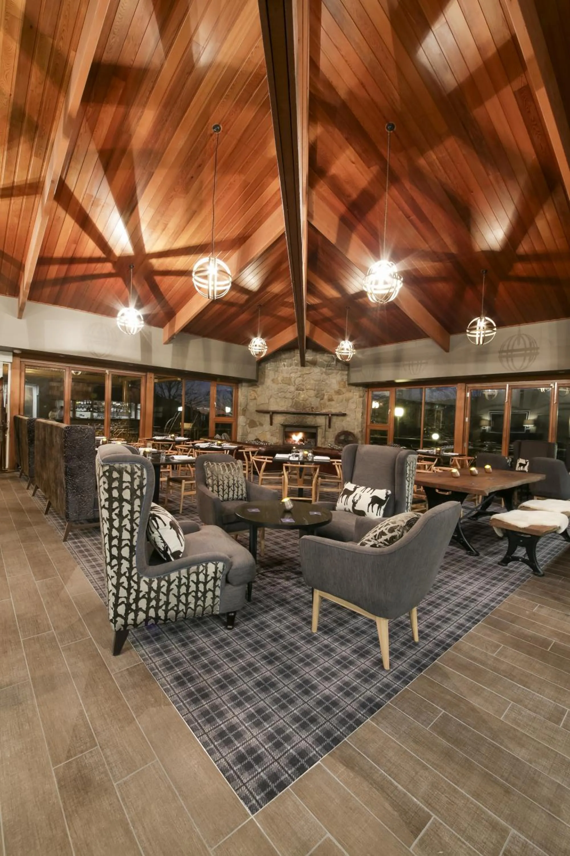 Lounge or bar in The Sebel Pinnacle Valley
