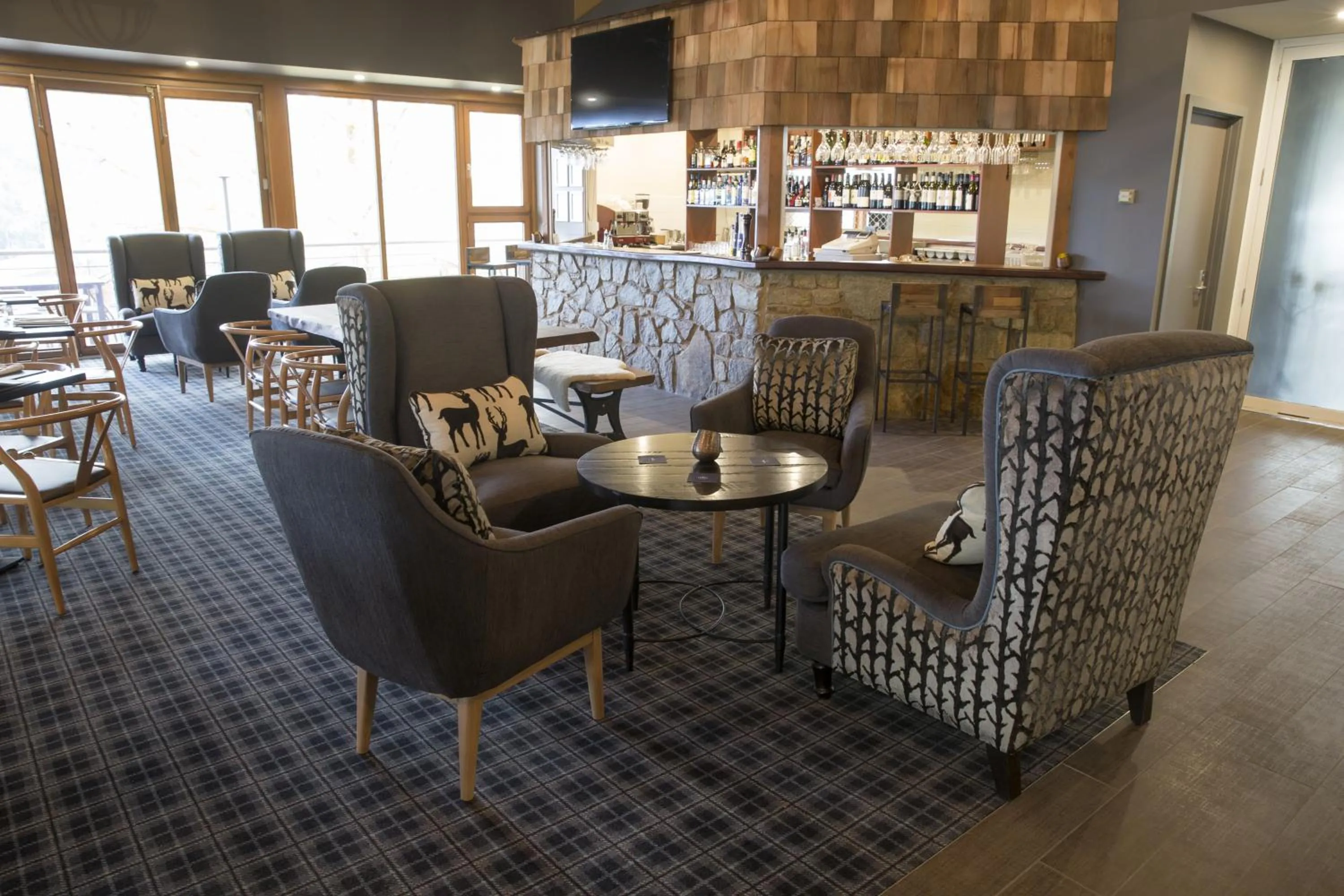 Lounge or bar in The Sebel Pinnacle Valley