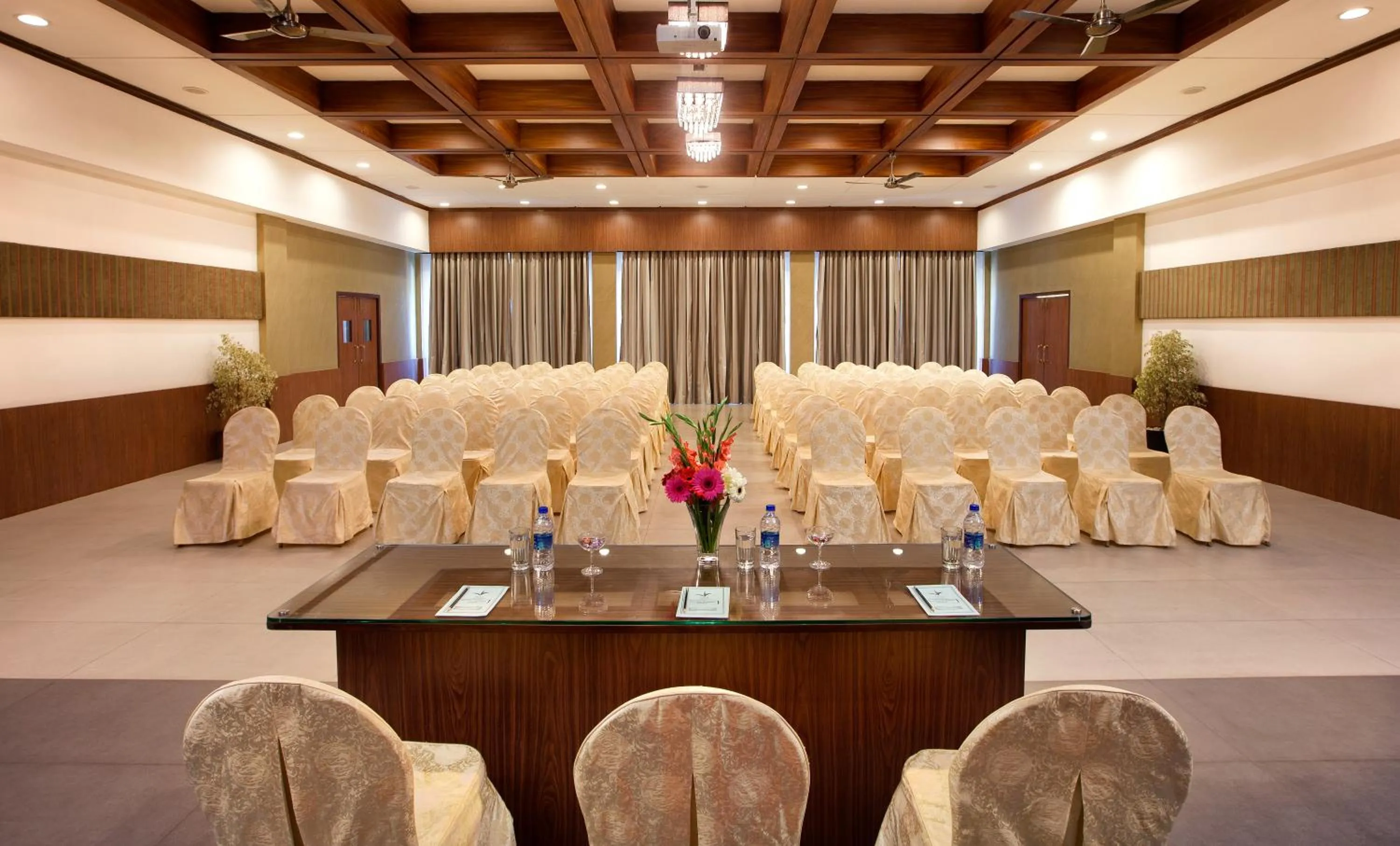 Banquet/Function facilities in Sterling Munnar