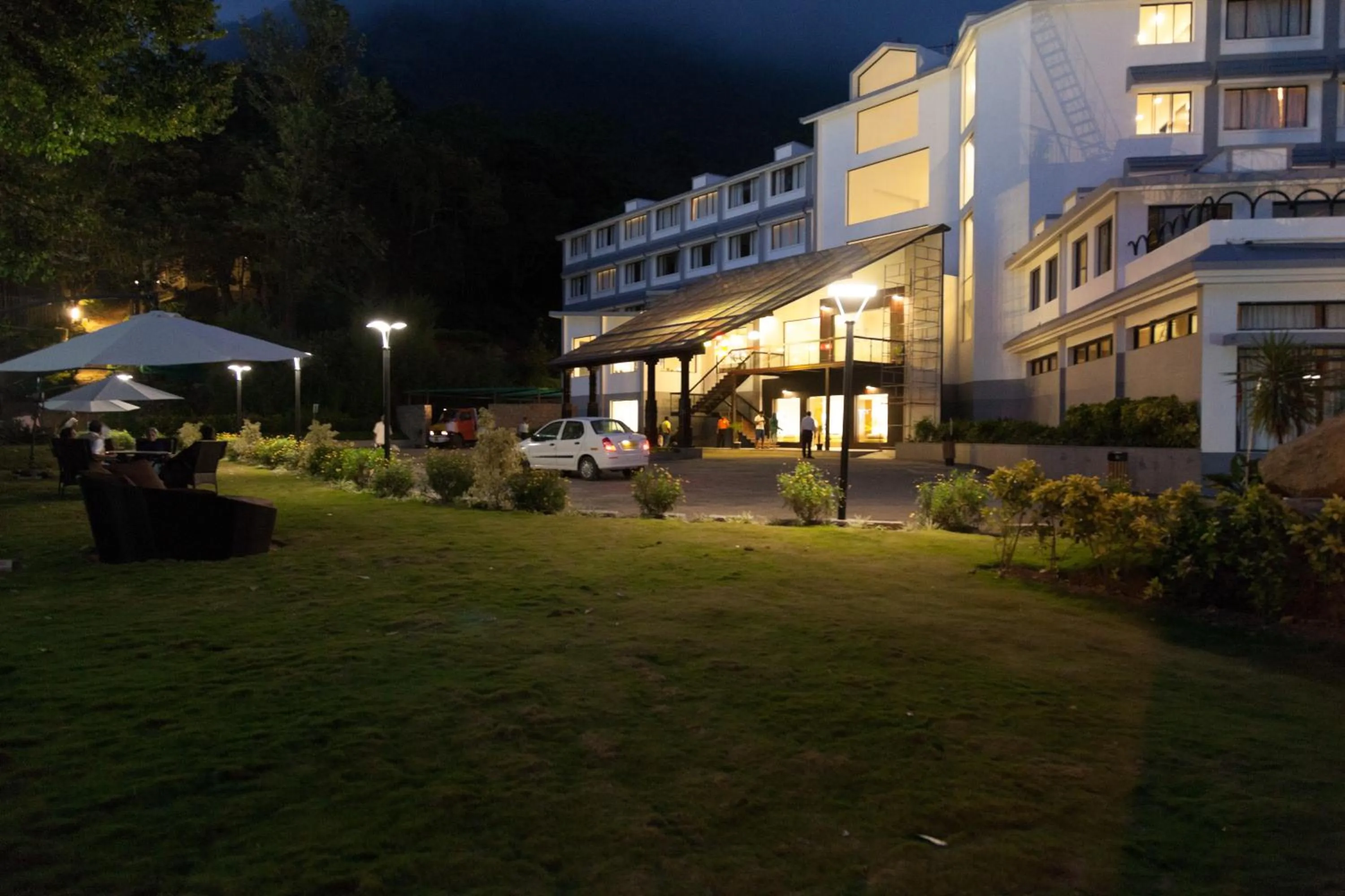 Facade/entrance in Sterling Munnar