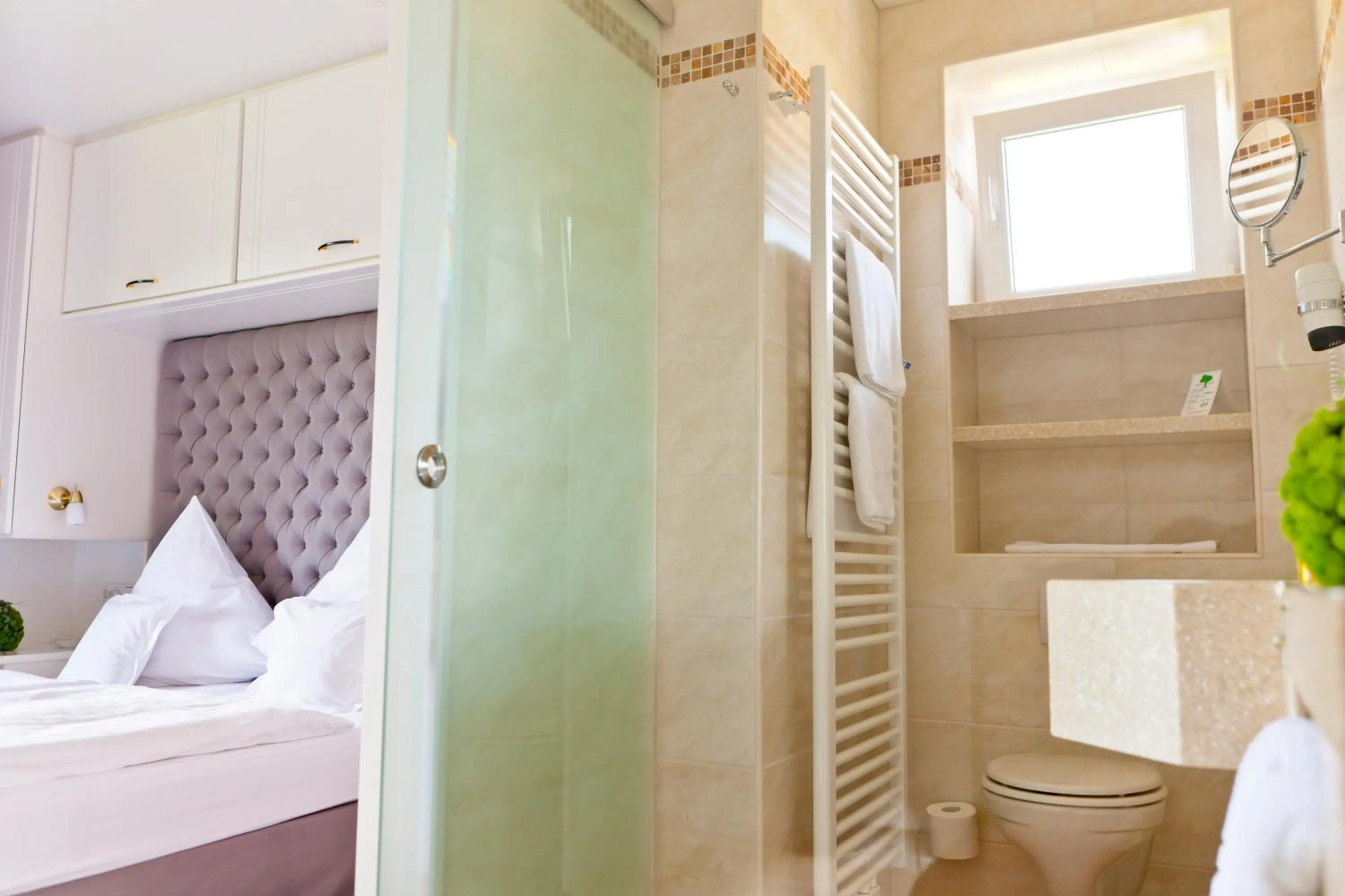 Shower in Strauers Hotel am See