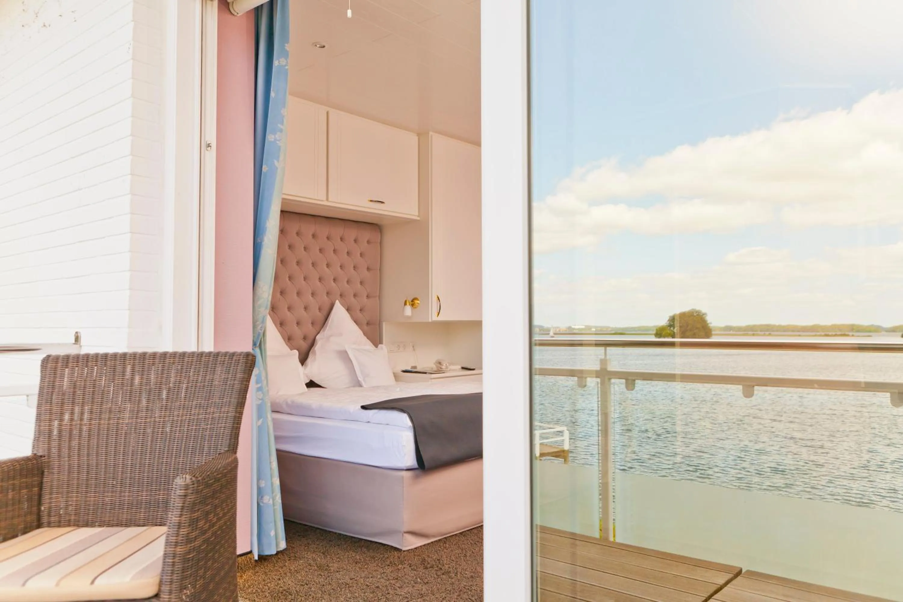 Bedroom in Strauers Hotel am See