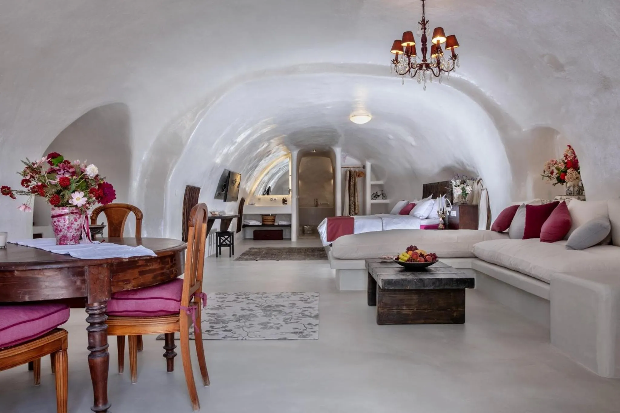 Photo of the whole room in Abelis Canava Luxury Suites