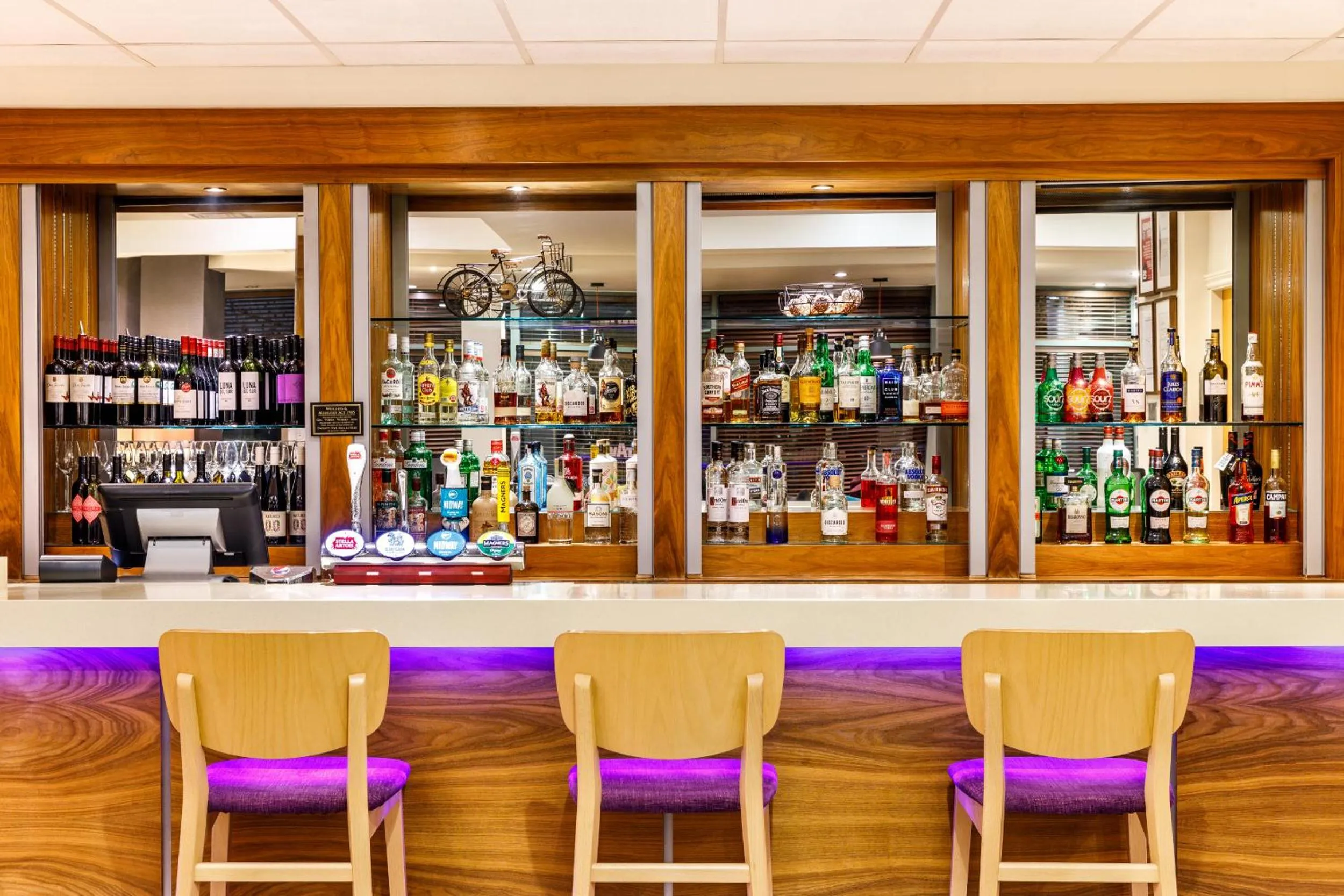 Lounge or bar in Mercure Sheffield Parkway