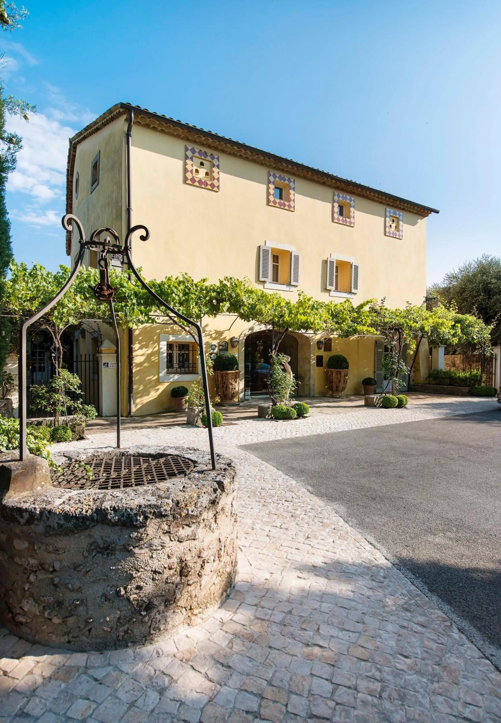 Property building in Bastide Saint Antoine - Relais & Châteaux