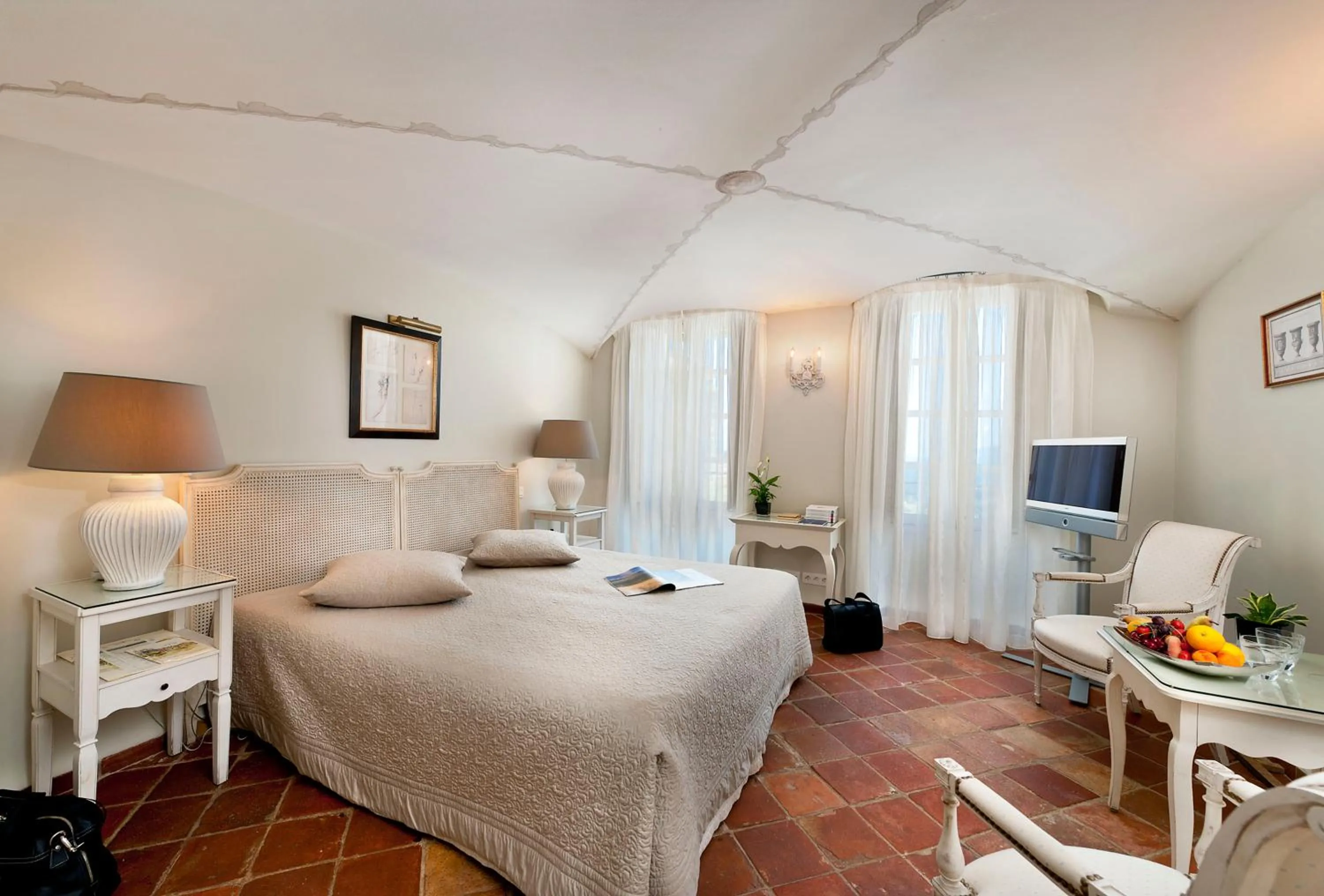 Bed in Bastide Saint Antoine - Relais & Châteaux