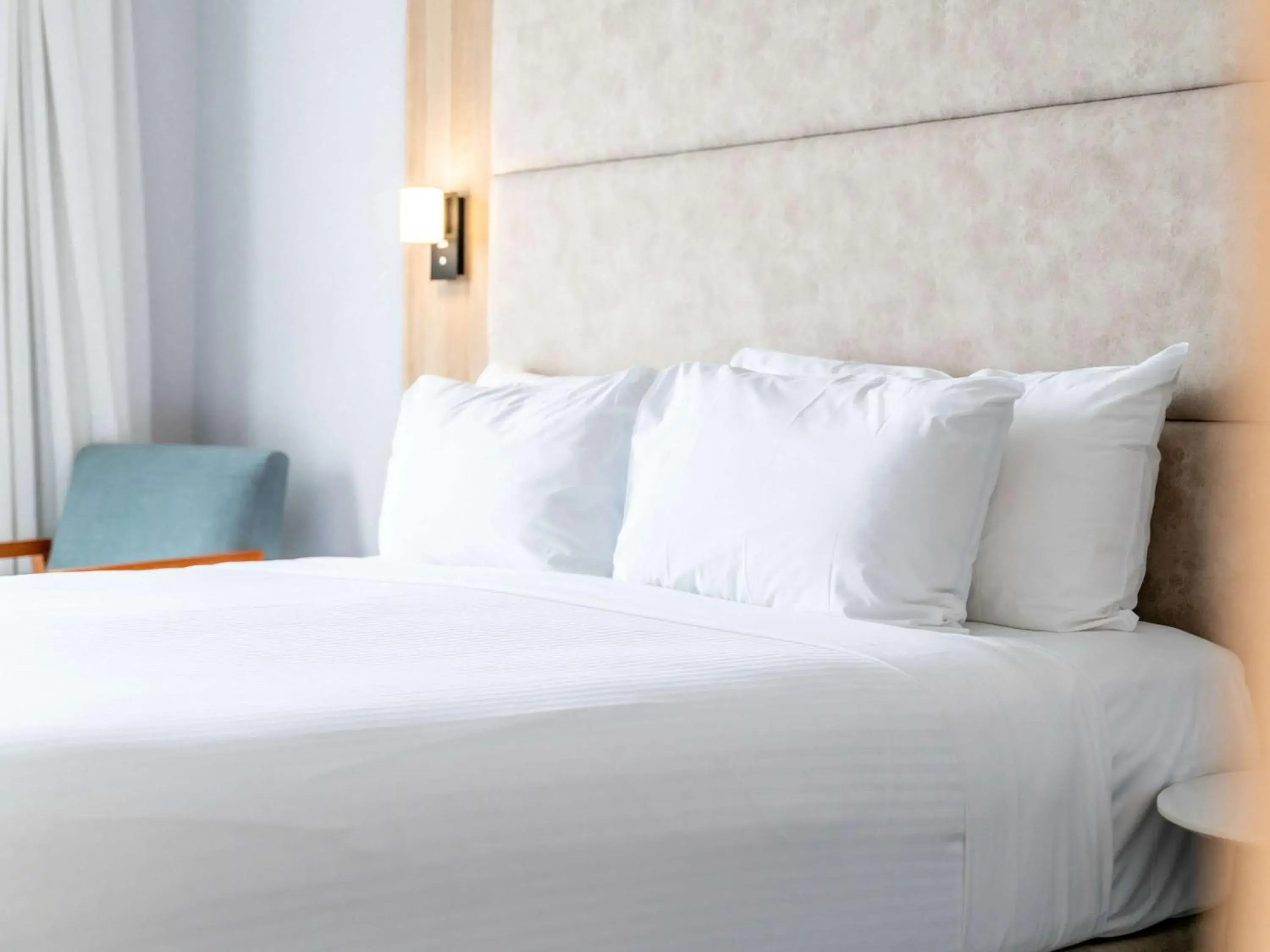 Superior King Room with Bayview in Novotel Sydney Brighton Beach Superior King Room with Bayview in Novotel Sydney Brighton Beach