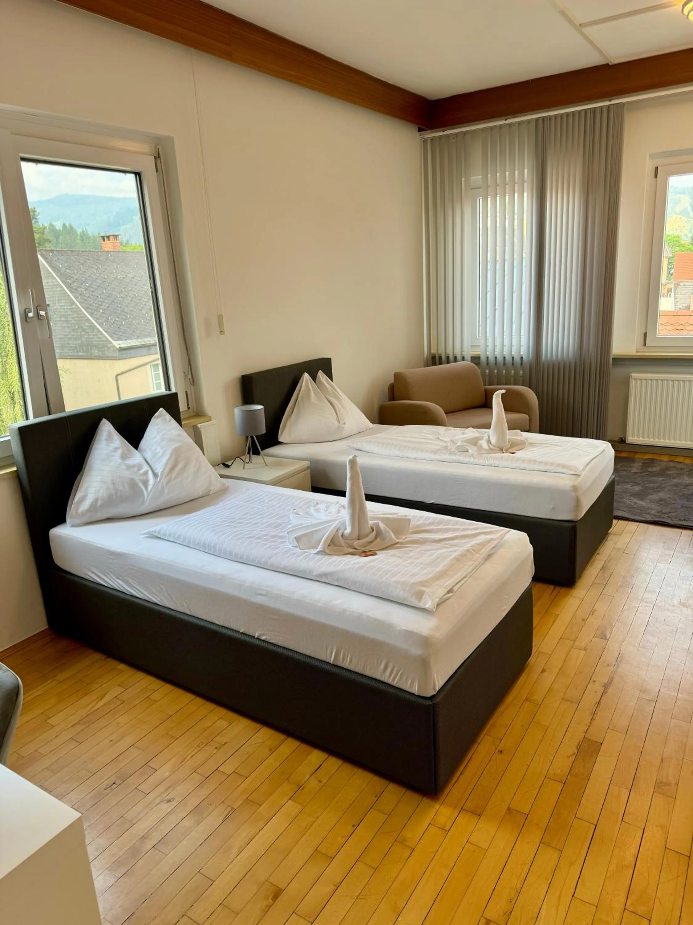 Bedroom, Bed in Stadthotel Schwerterbräu