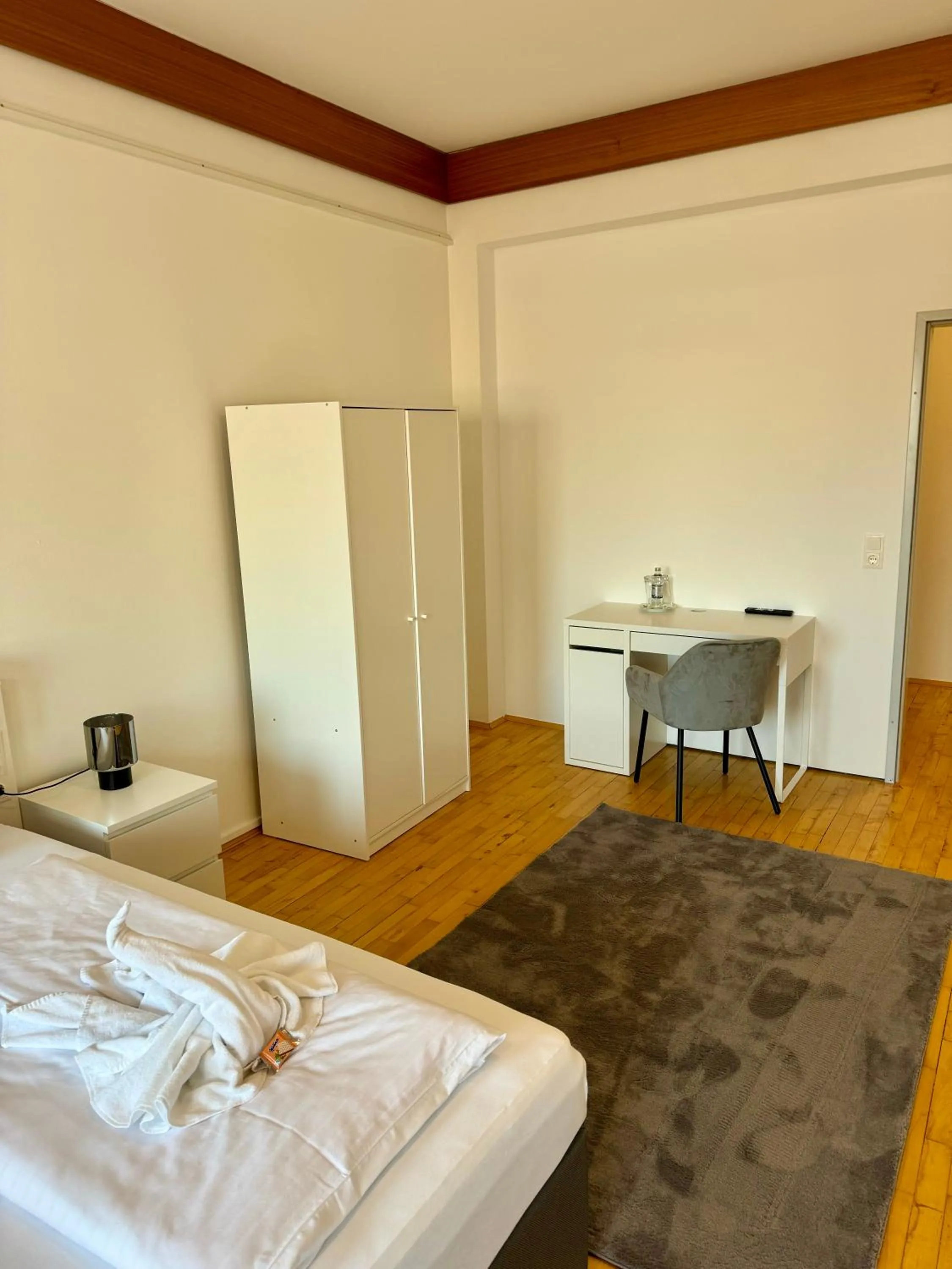 Photo of the whole room, Bed in Stadthotel Schwerterbräu