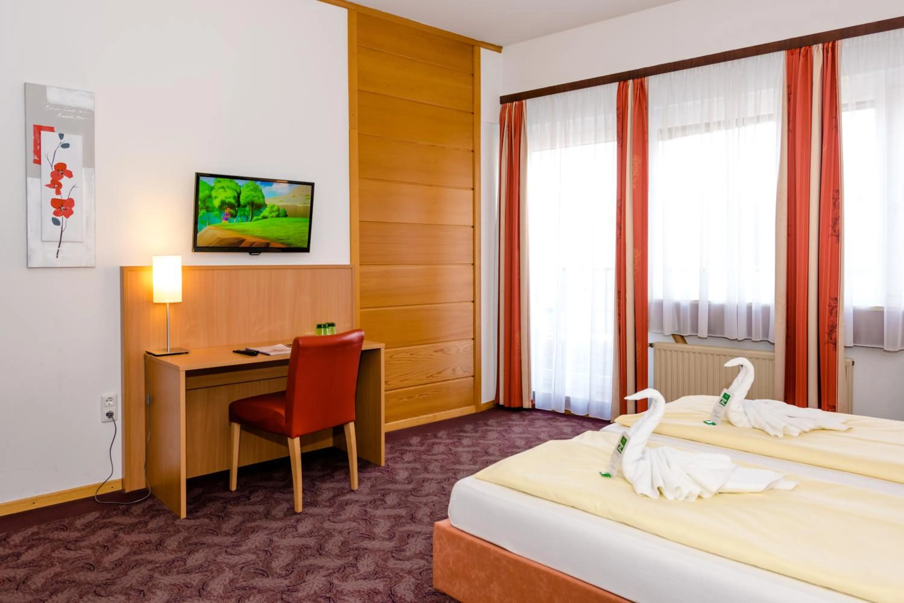 Photo of the whole room, Bed in Stadthotel Schwerterbräu