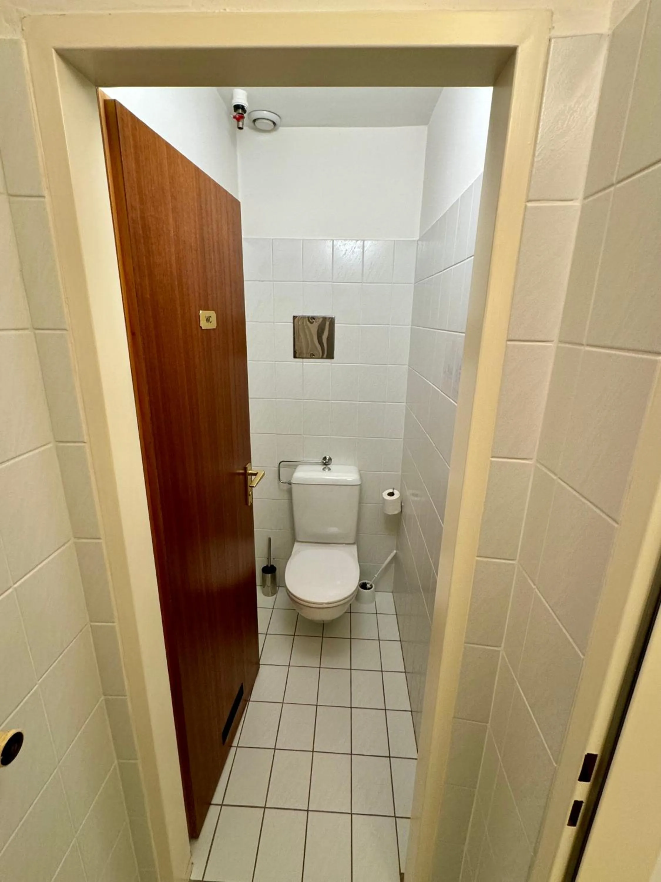 Toilet in Stadthotel Schwerterbräu