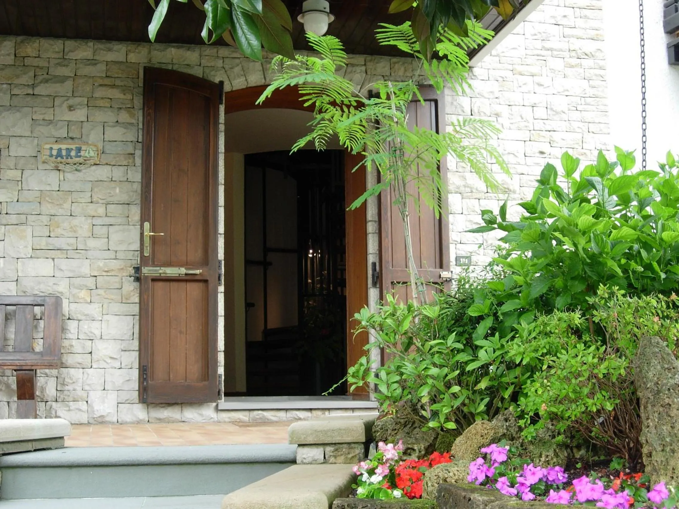 Facade/entrance in B&B Aria Di Lago