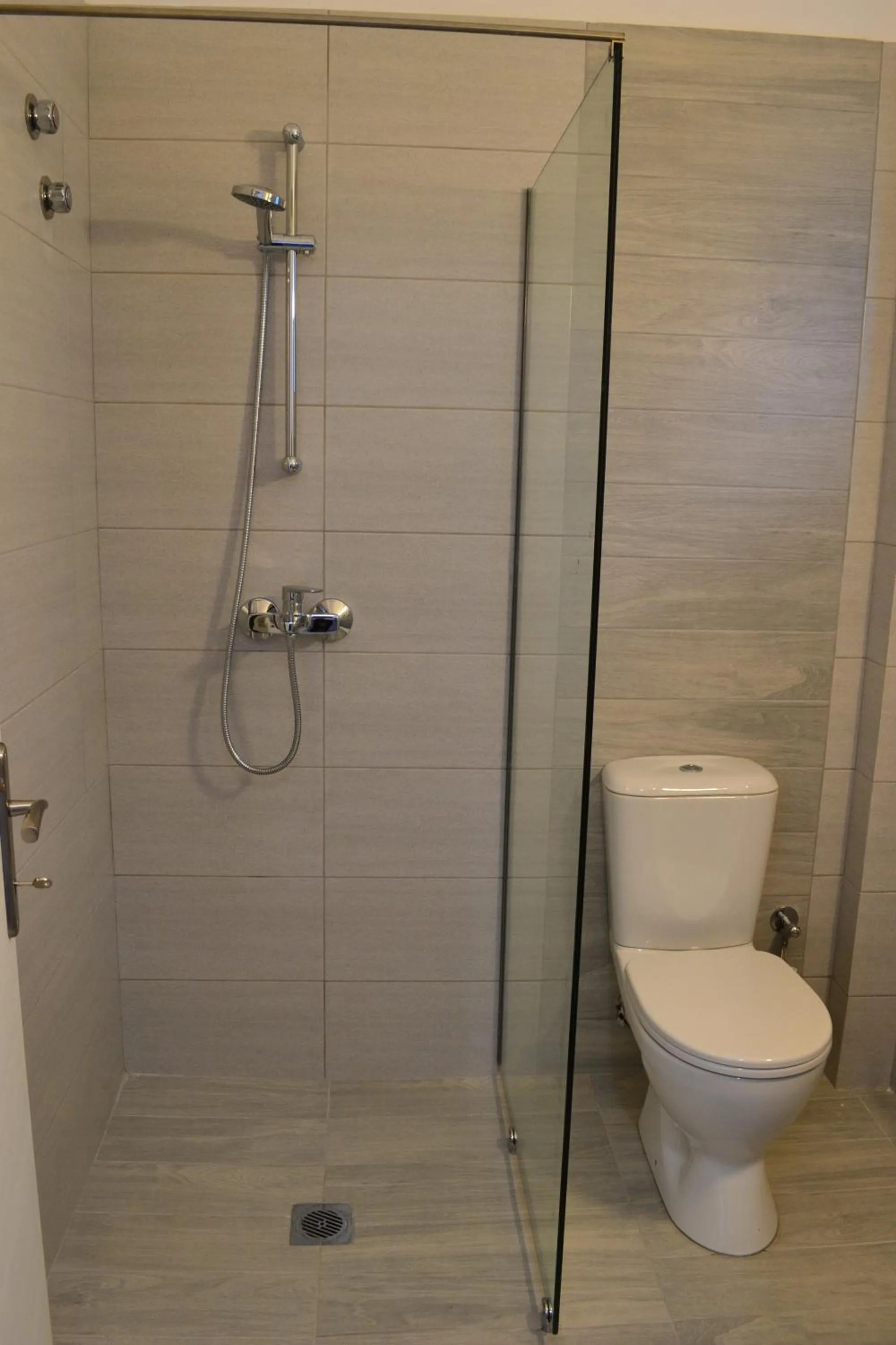 Shower in Iliana Studios