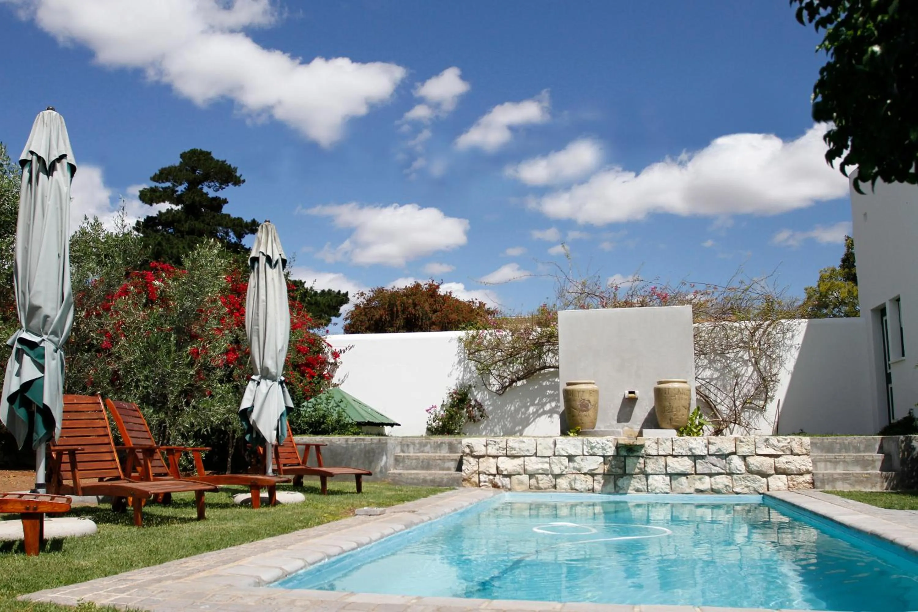 Swimming pool in De Doornkraal Vinotel