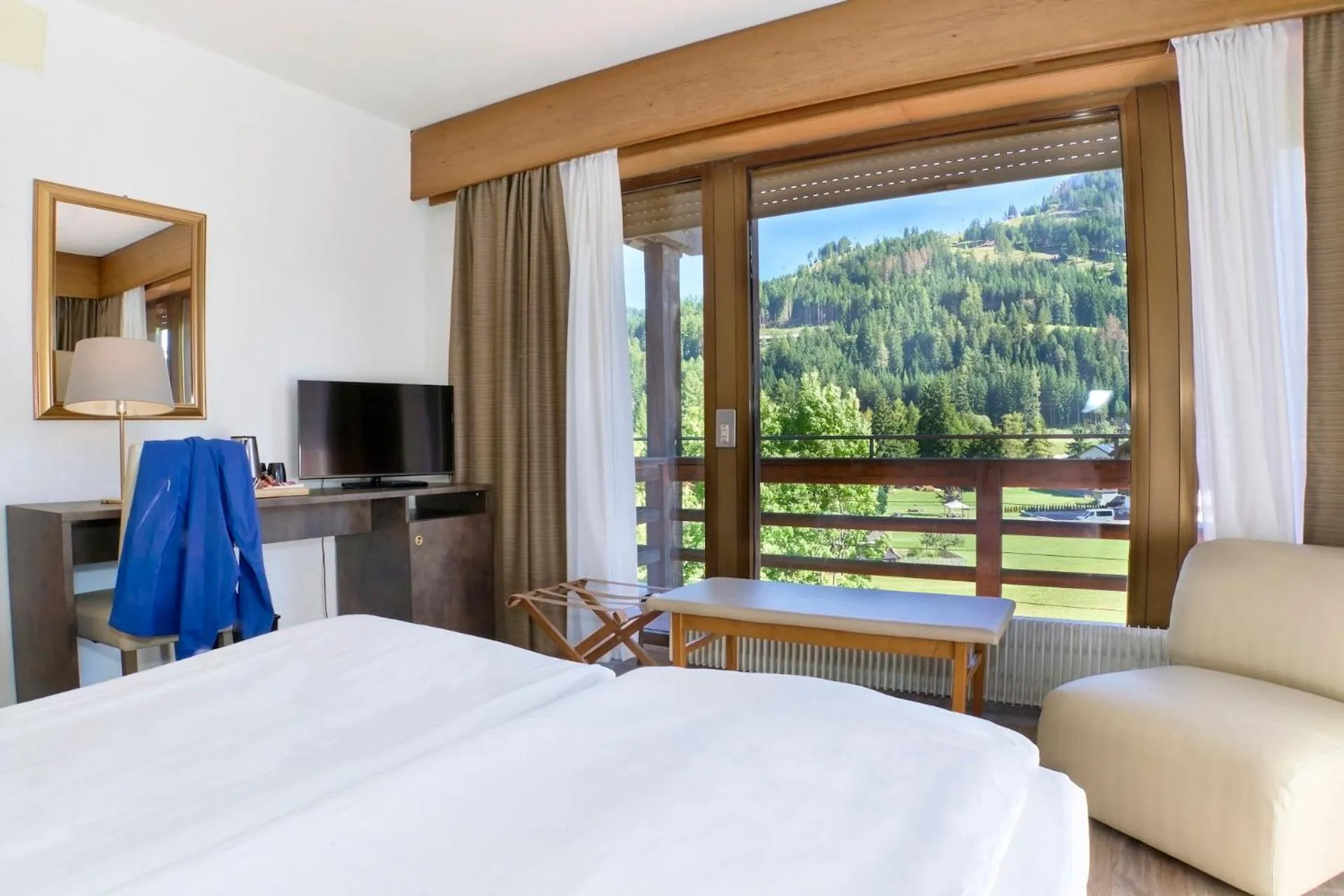 View (from property/room), Bed in Hotel Trento