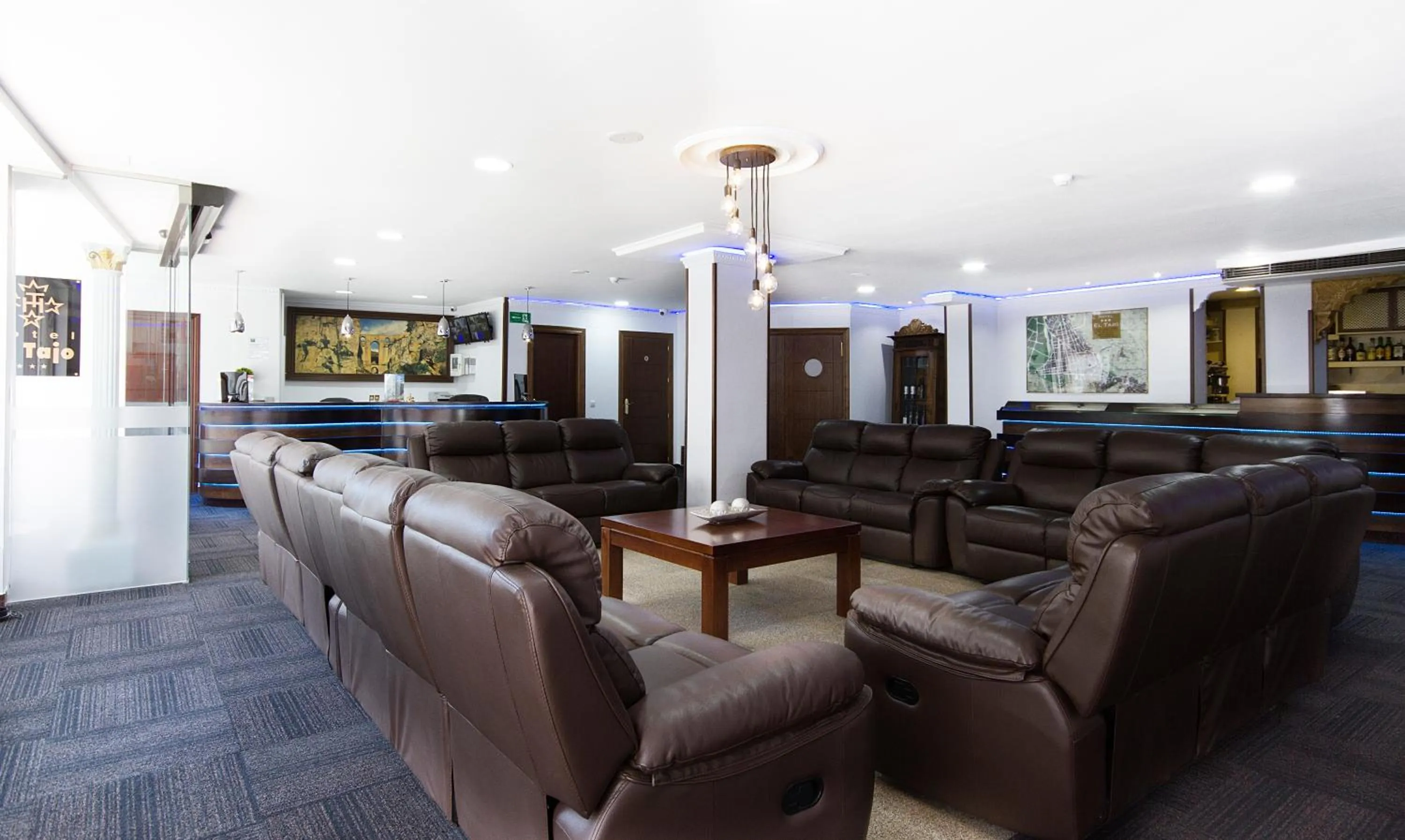 Lobby or reception in Hotel El Tajo & SPA