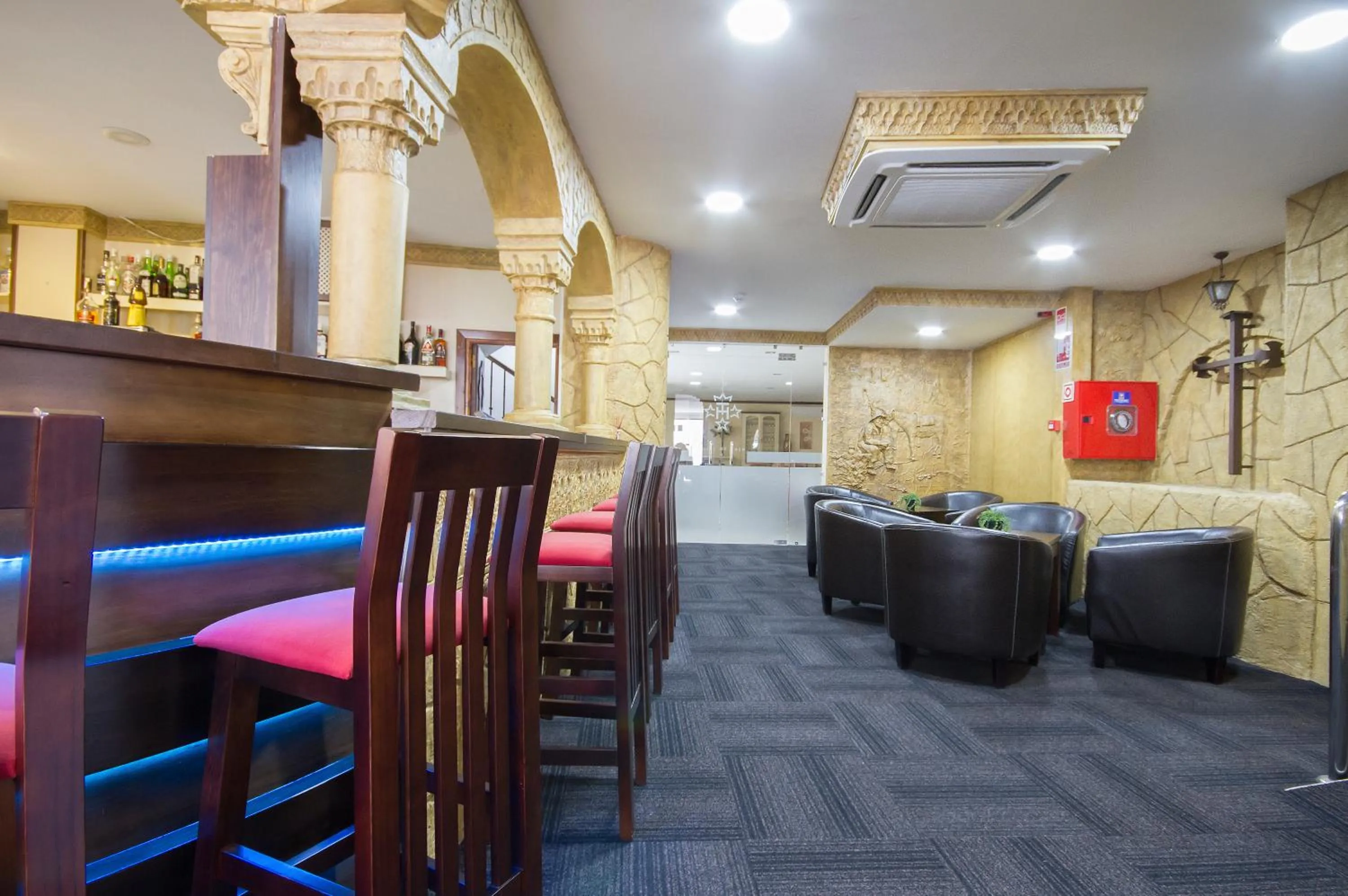 Lounge or bar in Hotel El Tajo & SPA