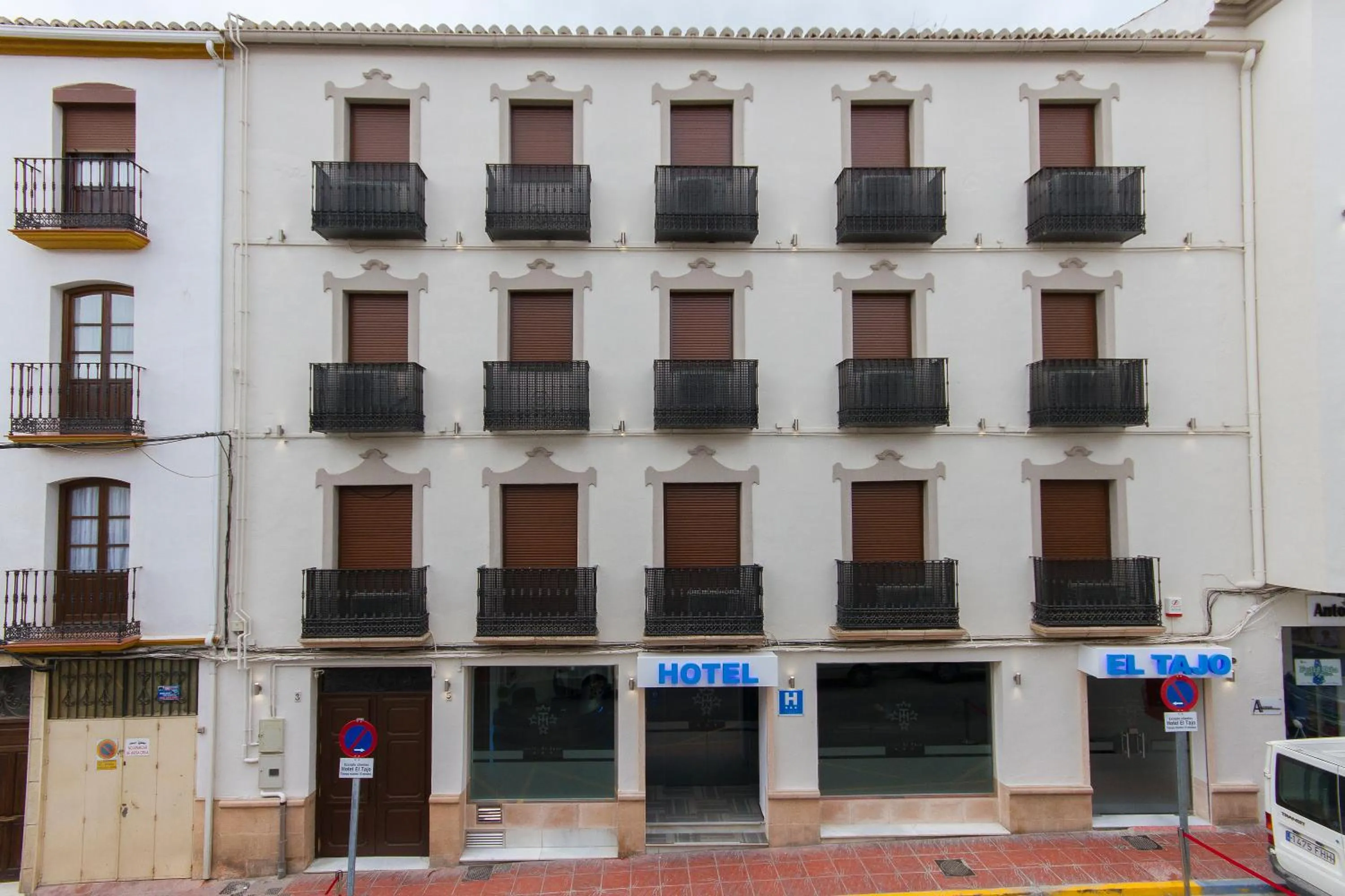 Facade/entrance in Hotel El Tajo & SPA