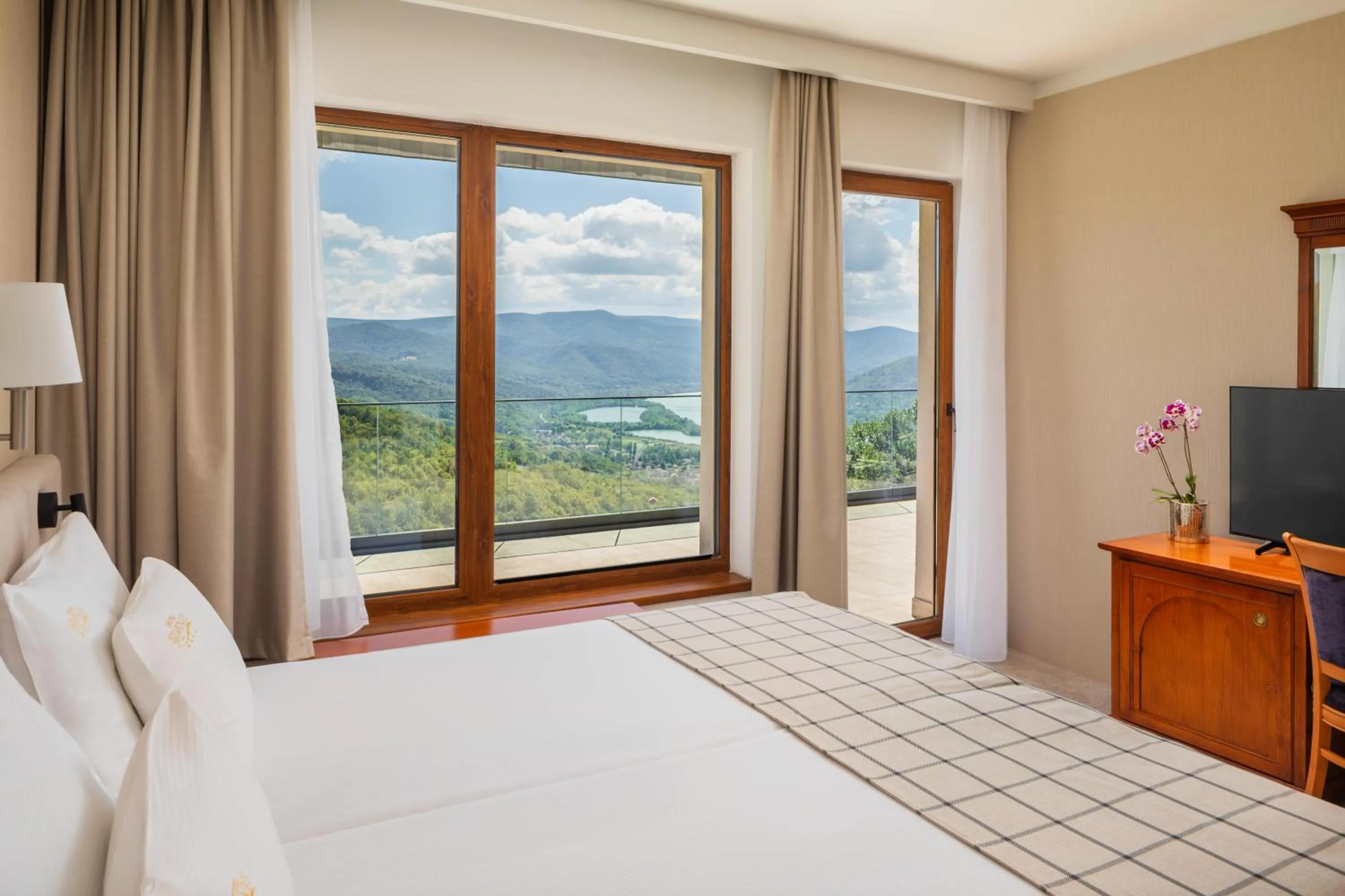 Bedroom, Bed in Silvanus Hotel