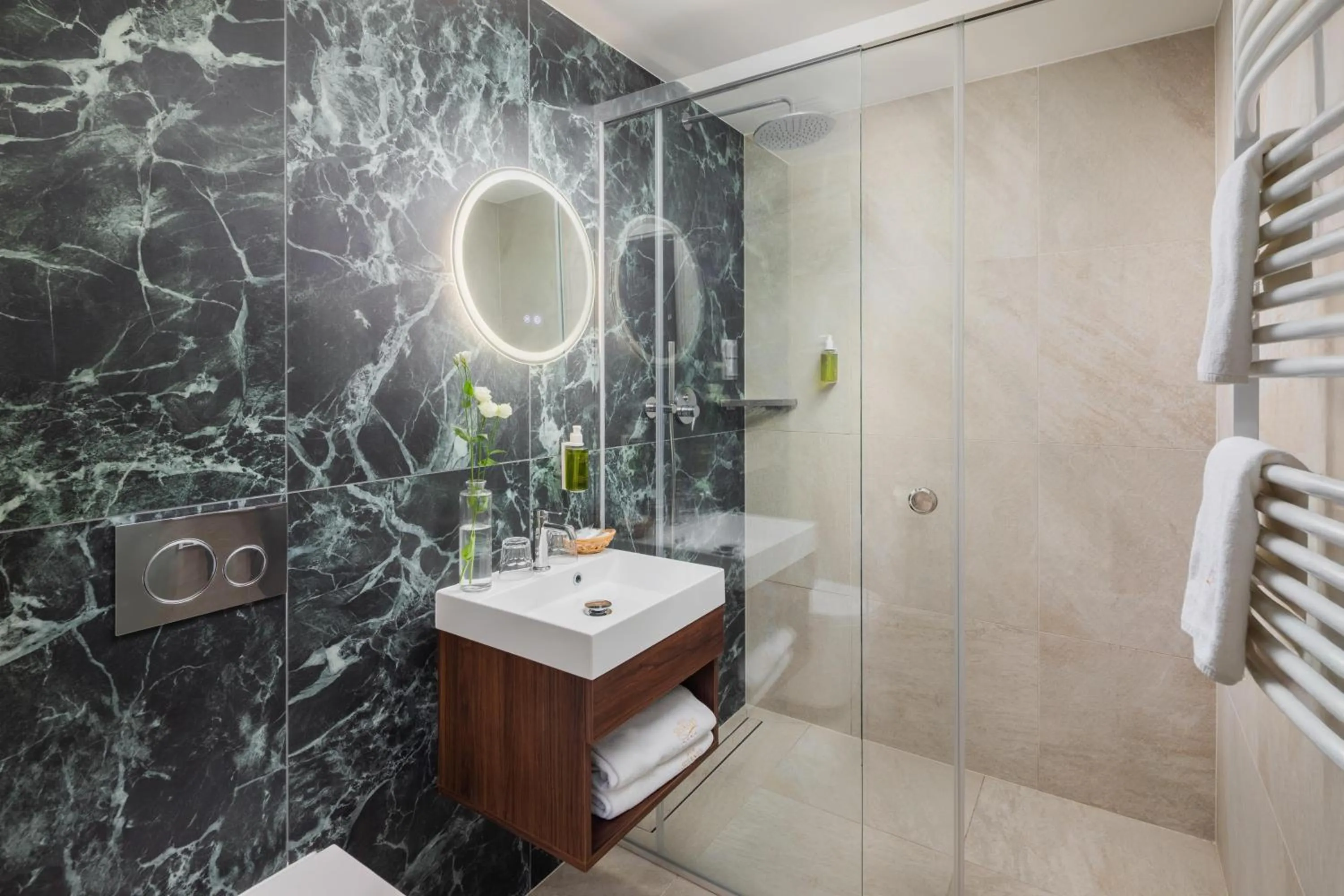 Shower in Silvanus Hotel