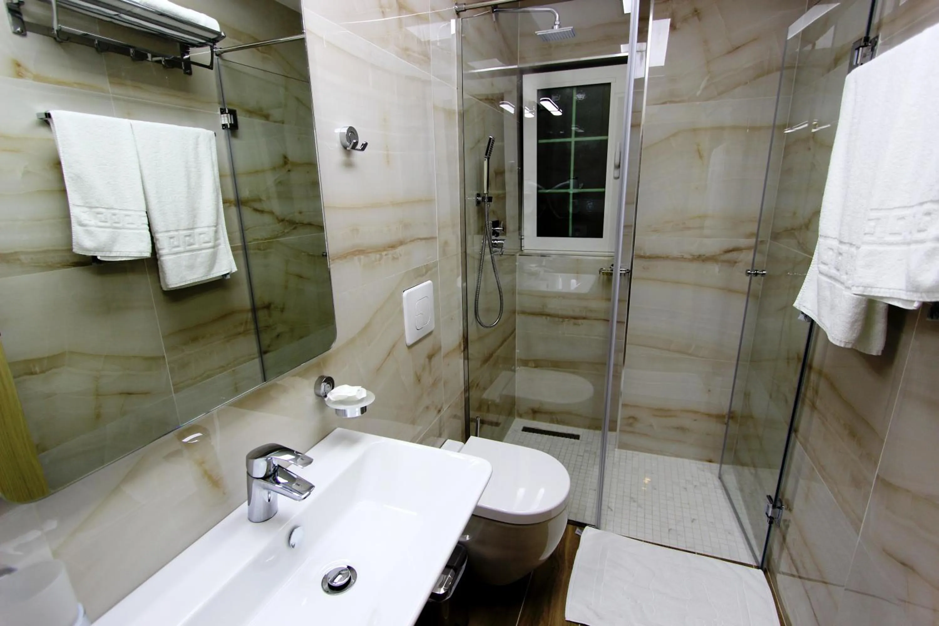 Shower in Capital Tirana Hotel Bruçi