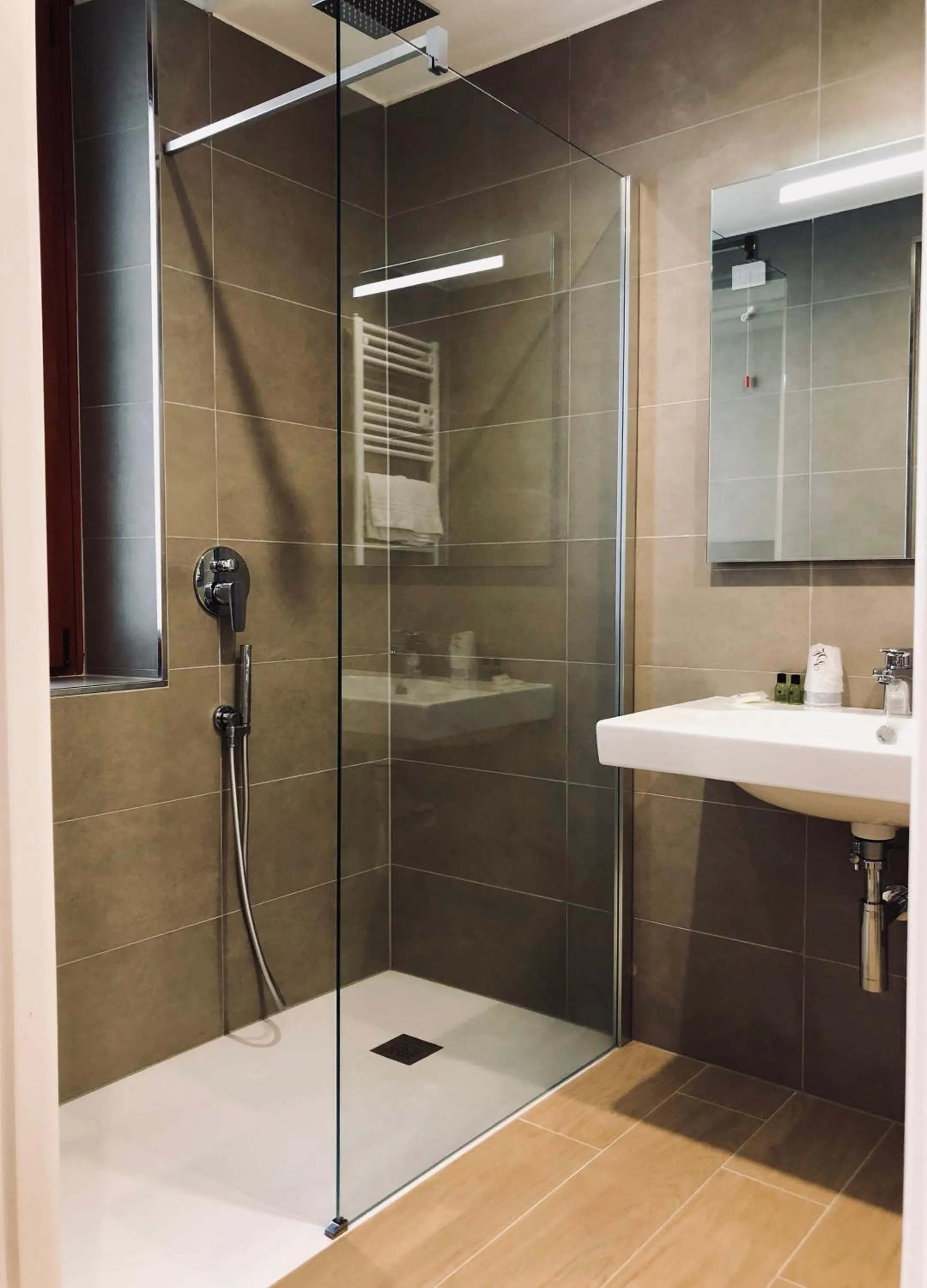 Shower in Hotel Excelsior Pavia