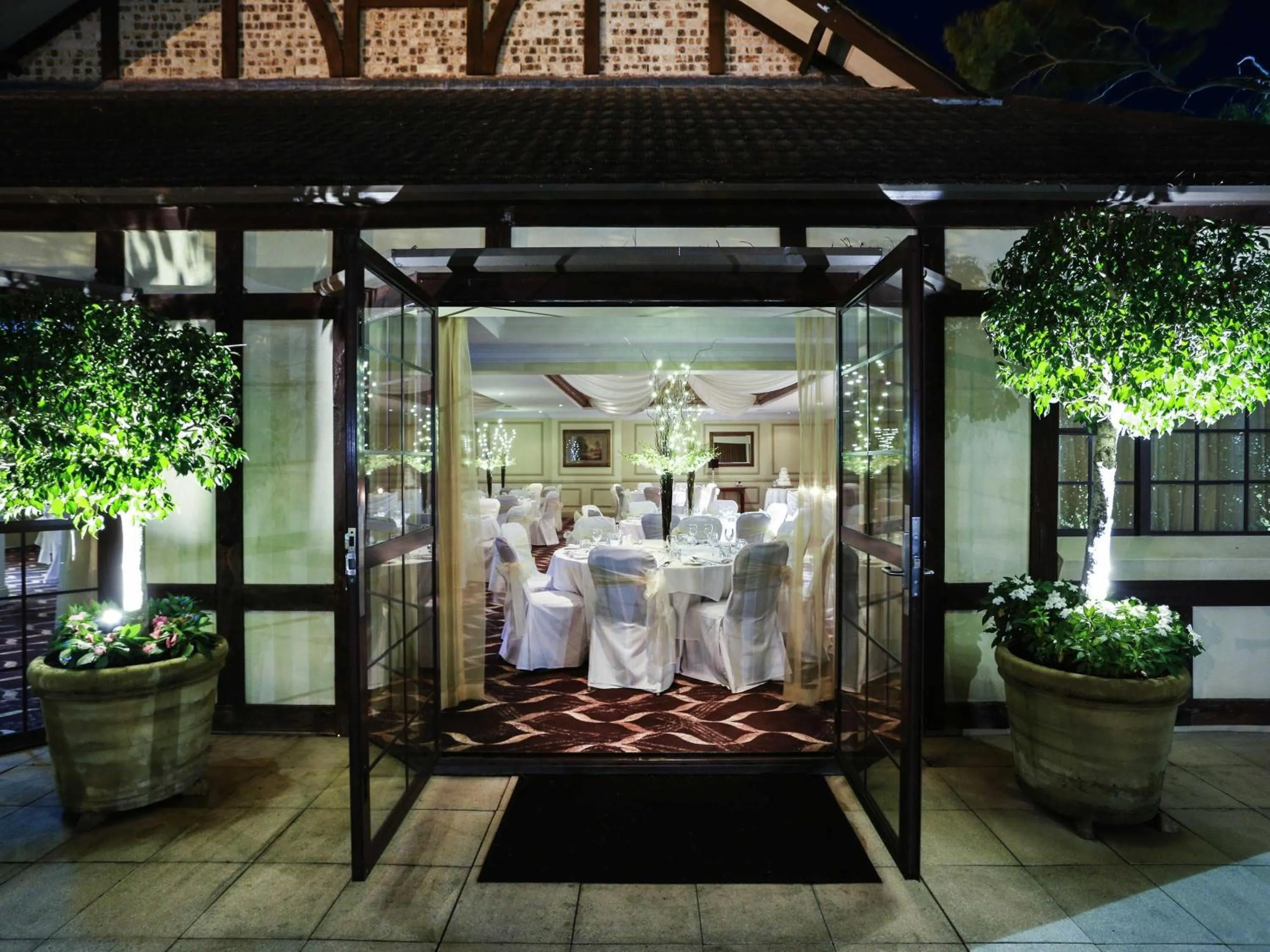 wedding in Peppers The Hills Lodge