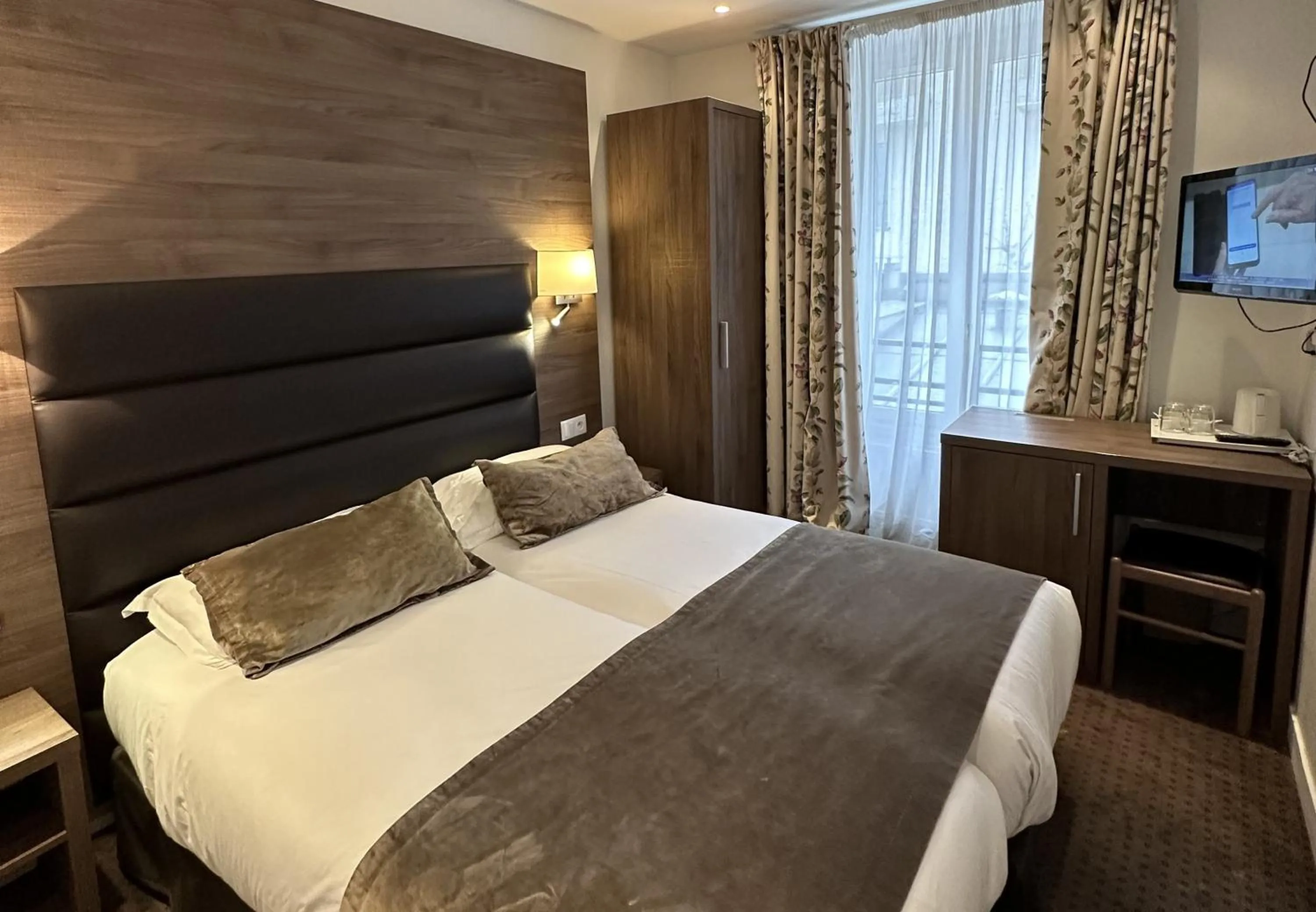 Photo of the whole room, Bed in Hotel Agenor