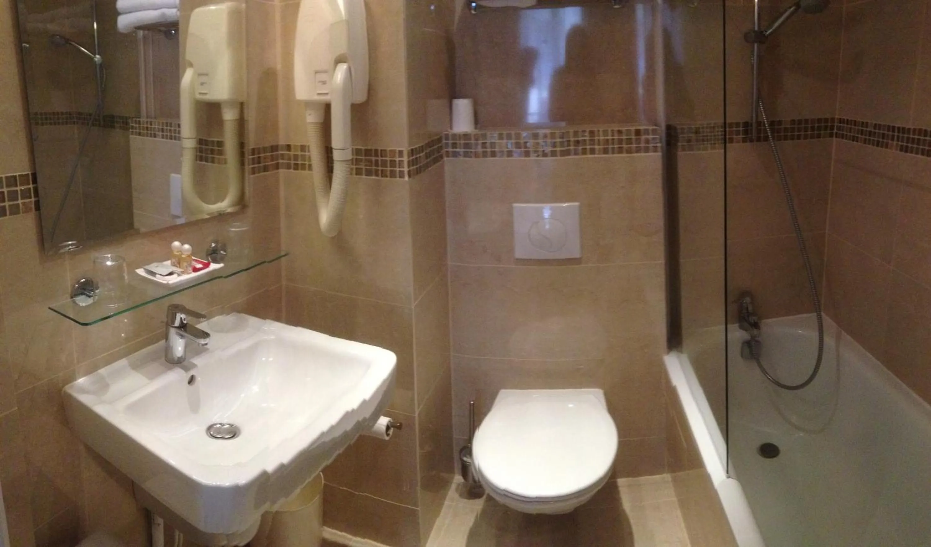 Bathroom in Hotel Agenor