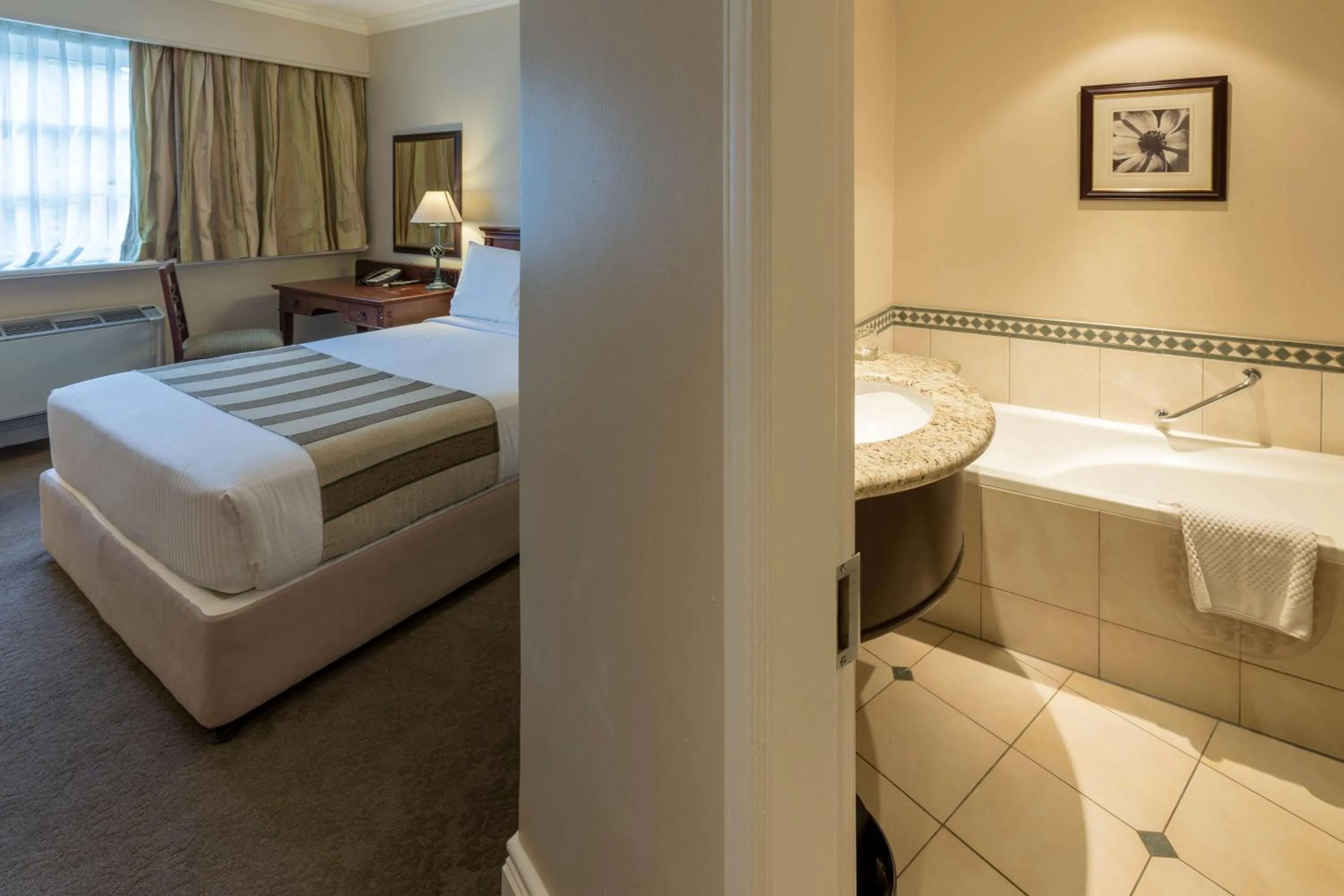 Standard Queen Room  Smoking in Southern Sun Mbombela