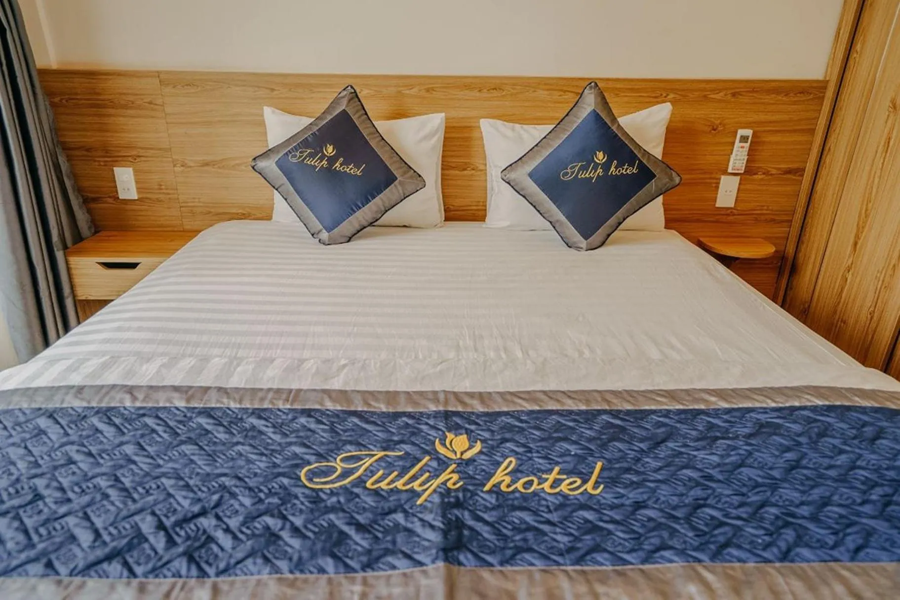 Bedroom, Bed in Tulip Hotel