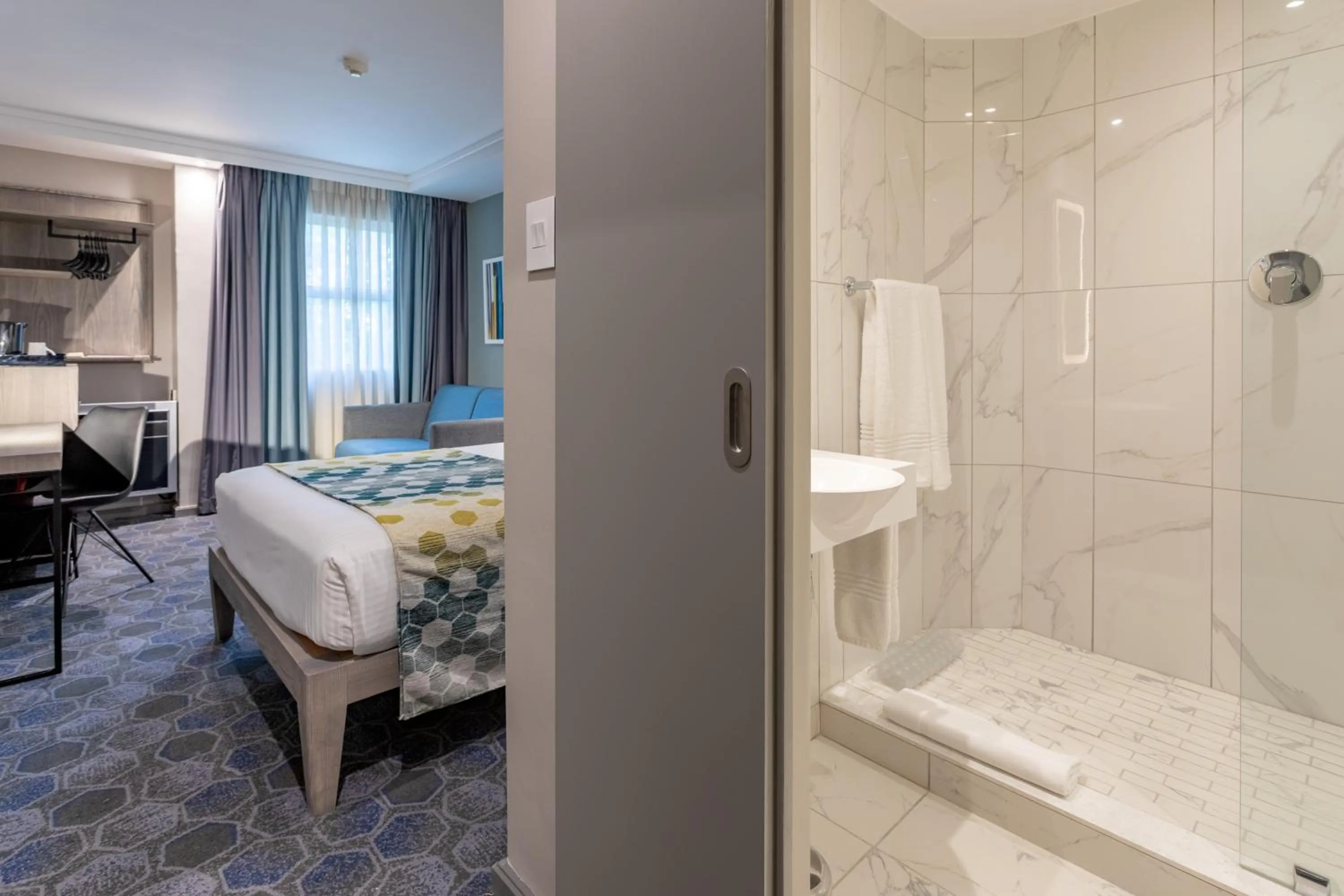 Bathroom, Bed in StayEasy Mbombela