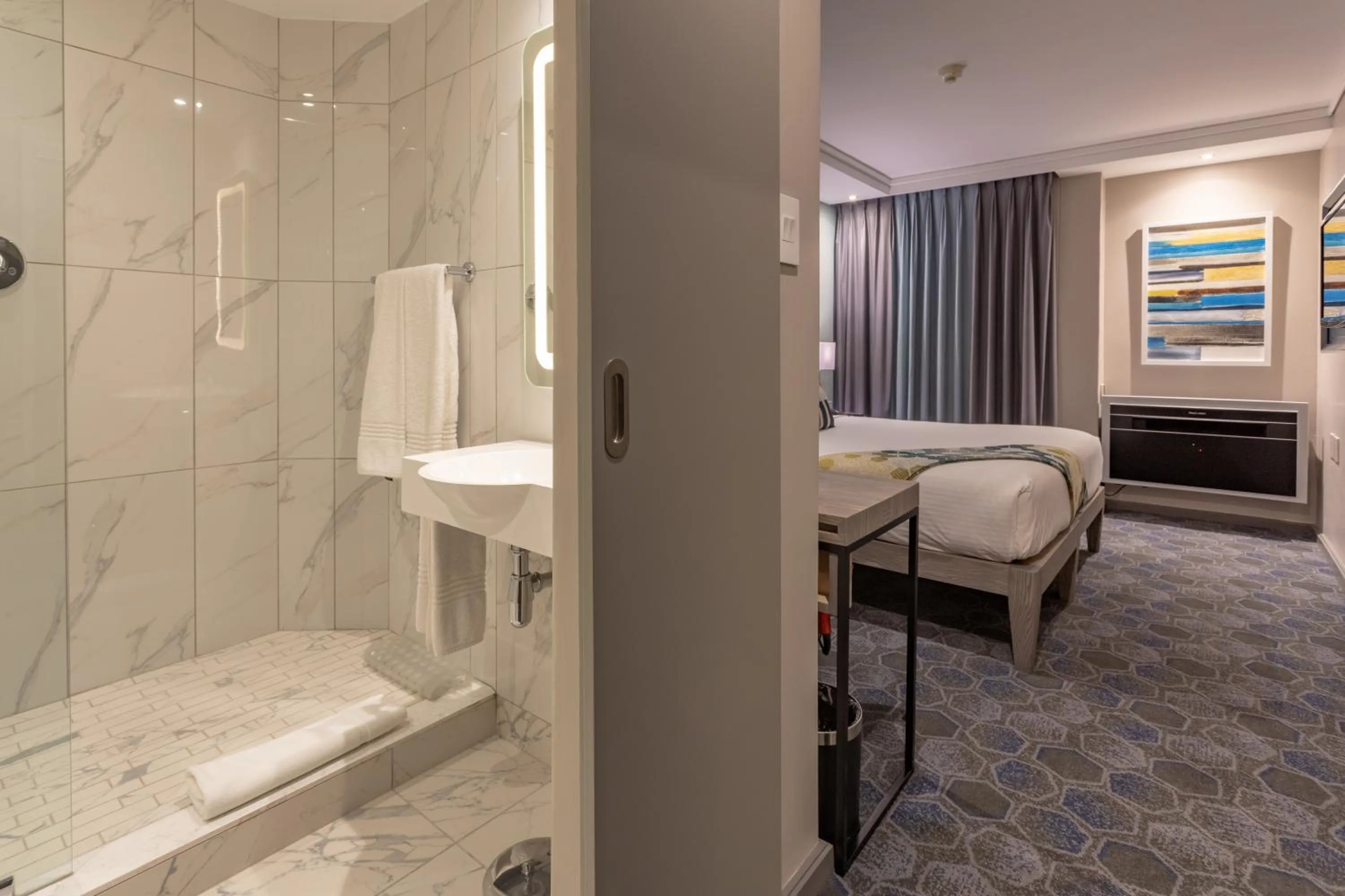 Bathroom, Bed in StayEasy Mbombela