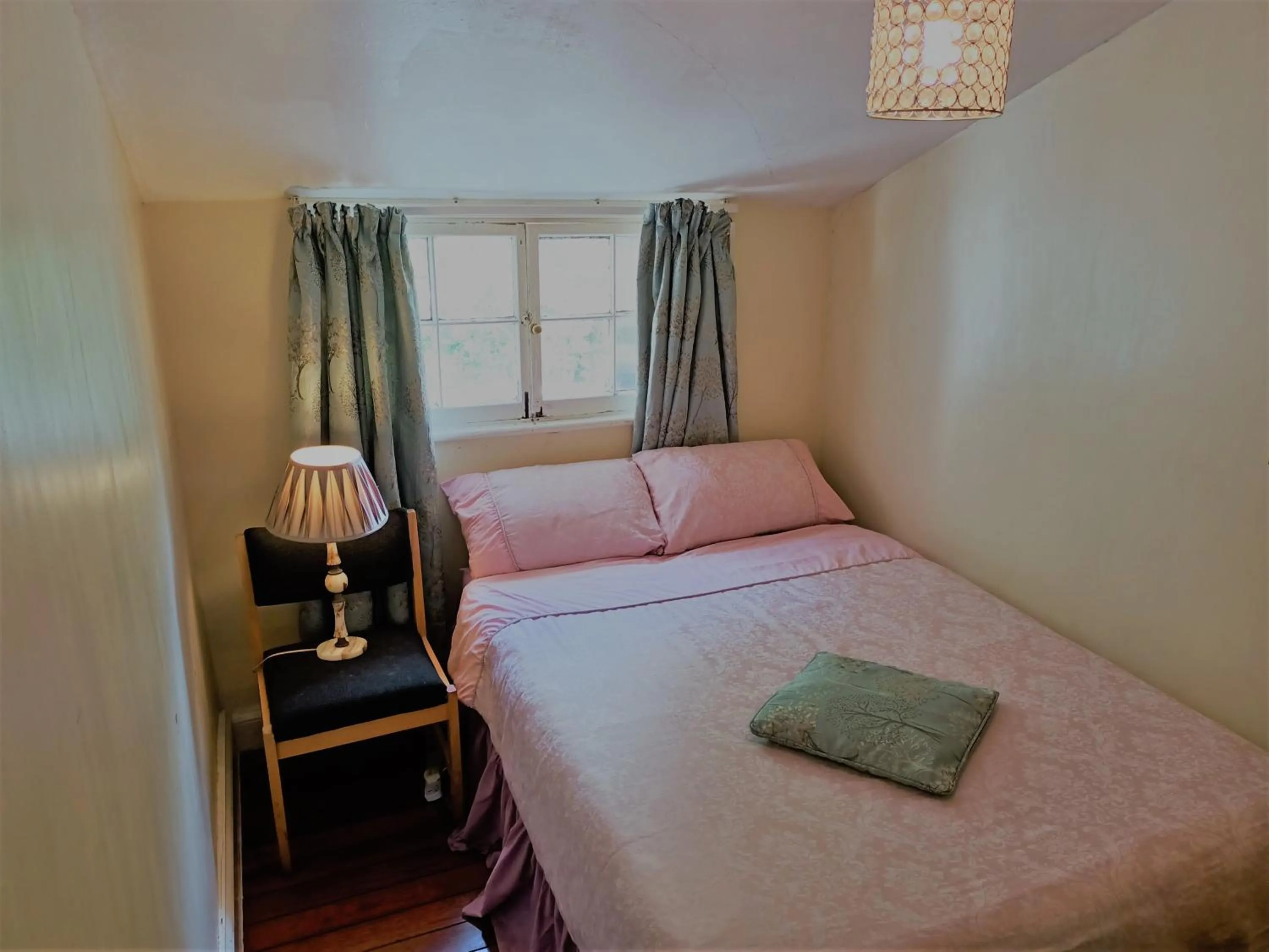 Bed in Embassie Backpackers