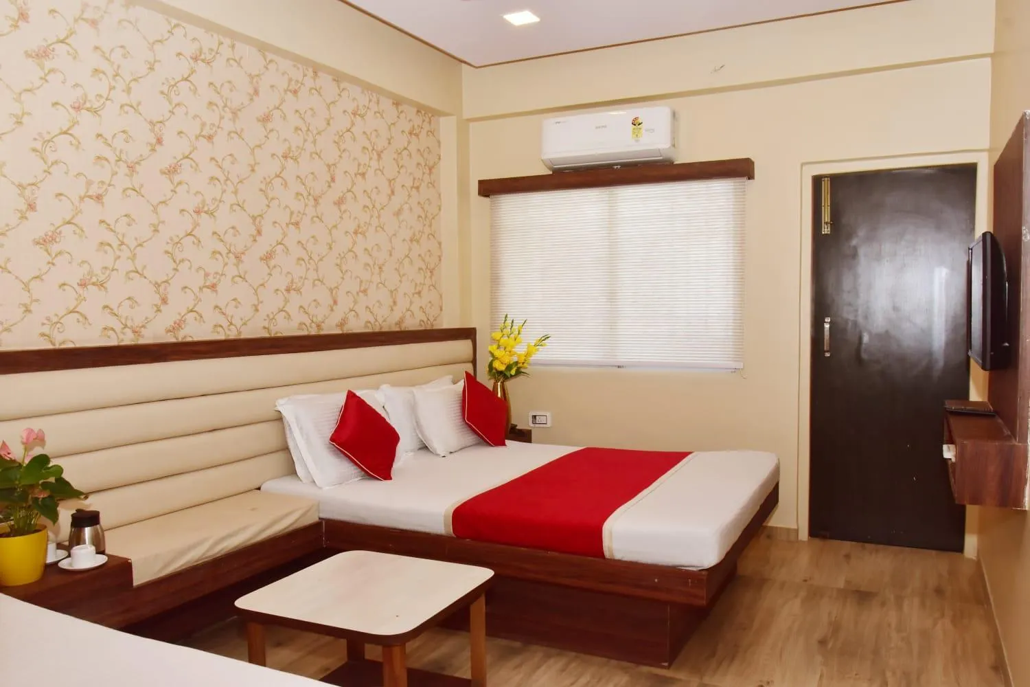Photo of the whole room, Bed in Hotel Saideep Villas, Shirdi
