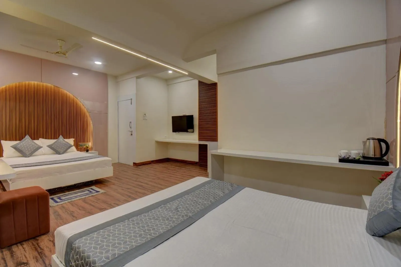 Bed in Hotel Saideep Villas, Shirdi