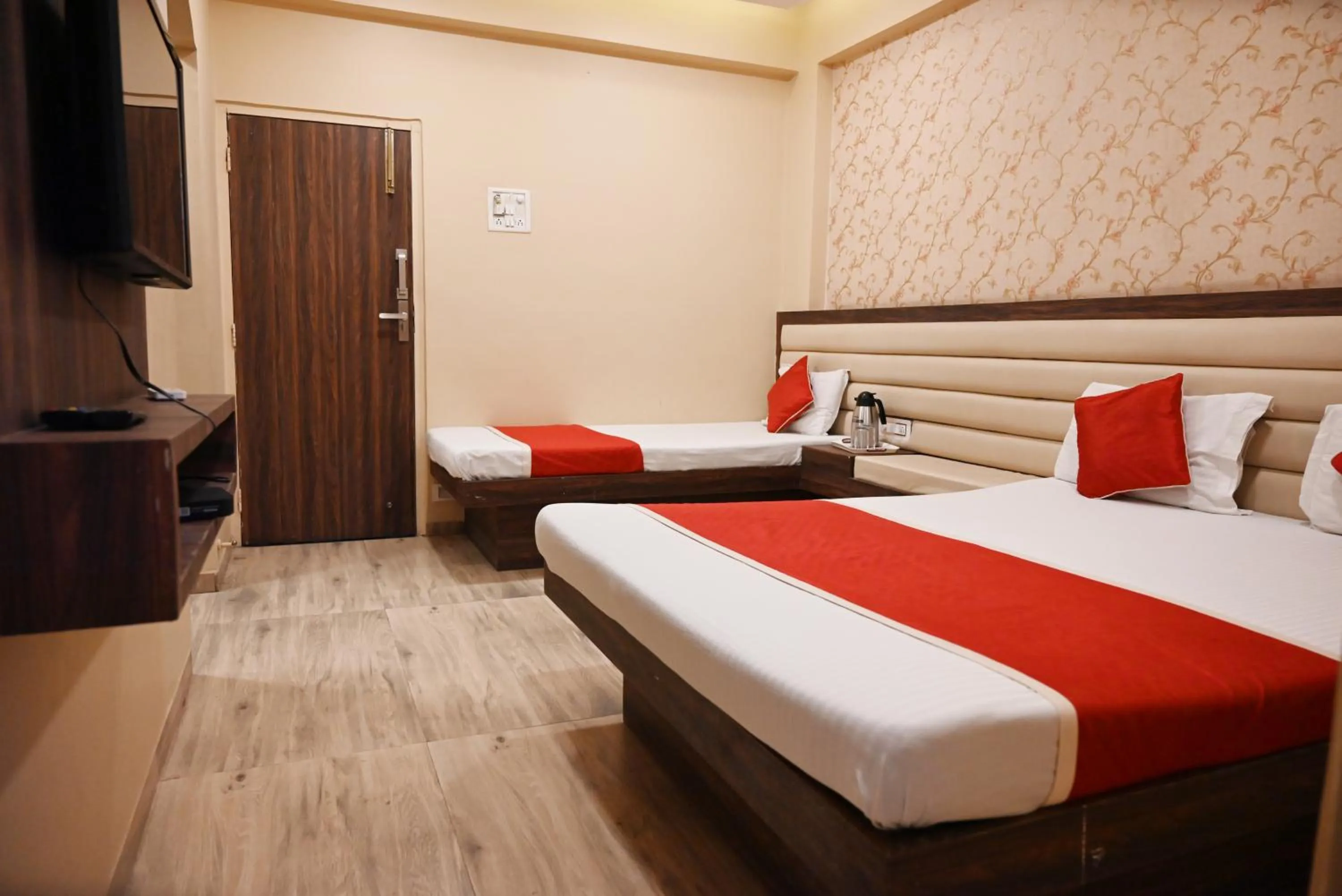 Bed in Hotel Saideep Villas, Shirdi
