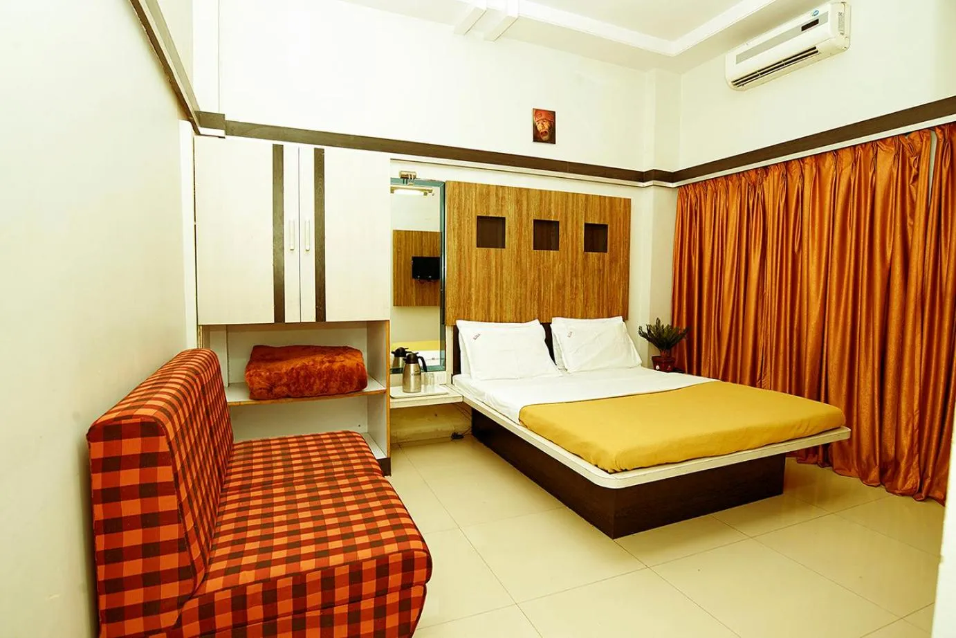 Photo of the whole room, Bed in Hotel Saideep Villas, Shirdi
