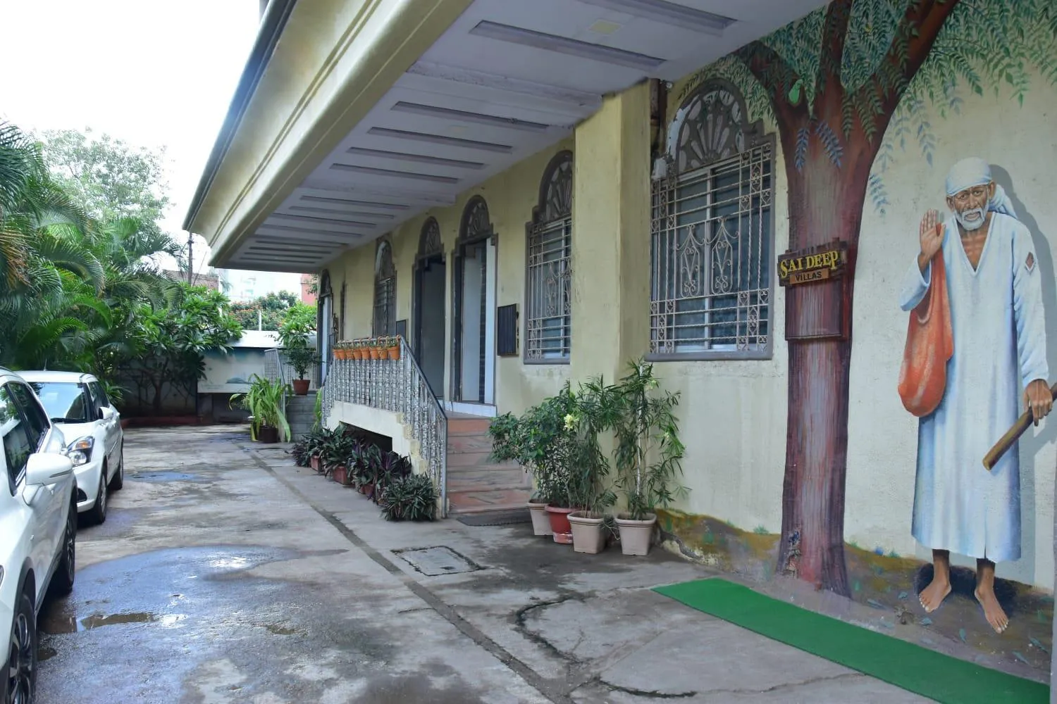 Property building in Hotel Saideep Villas, Shirdi