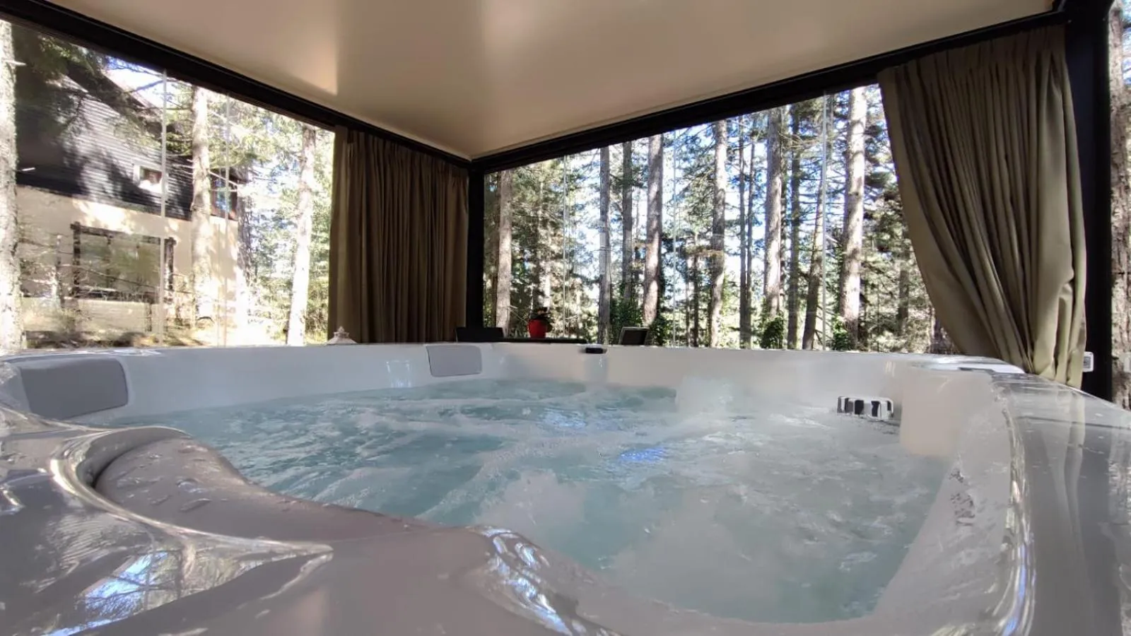 Hot Tub in Parco dei Pini - Sila Wellness Hotel