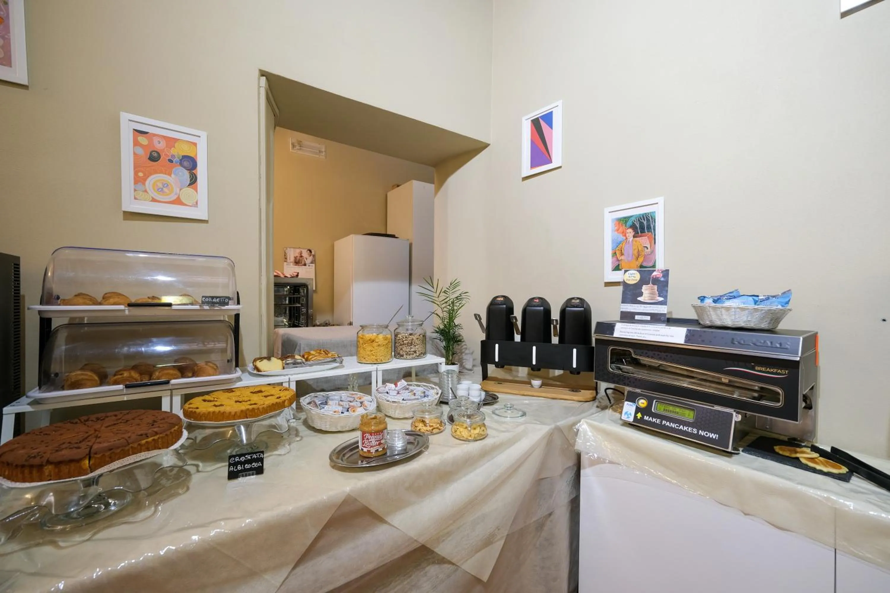 Buffet breakfast in San Tommaso